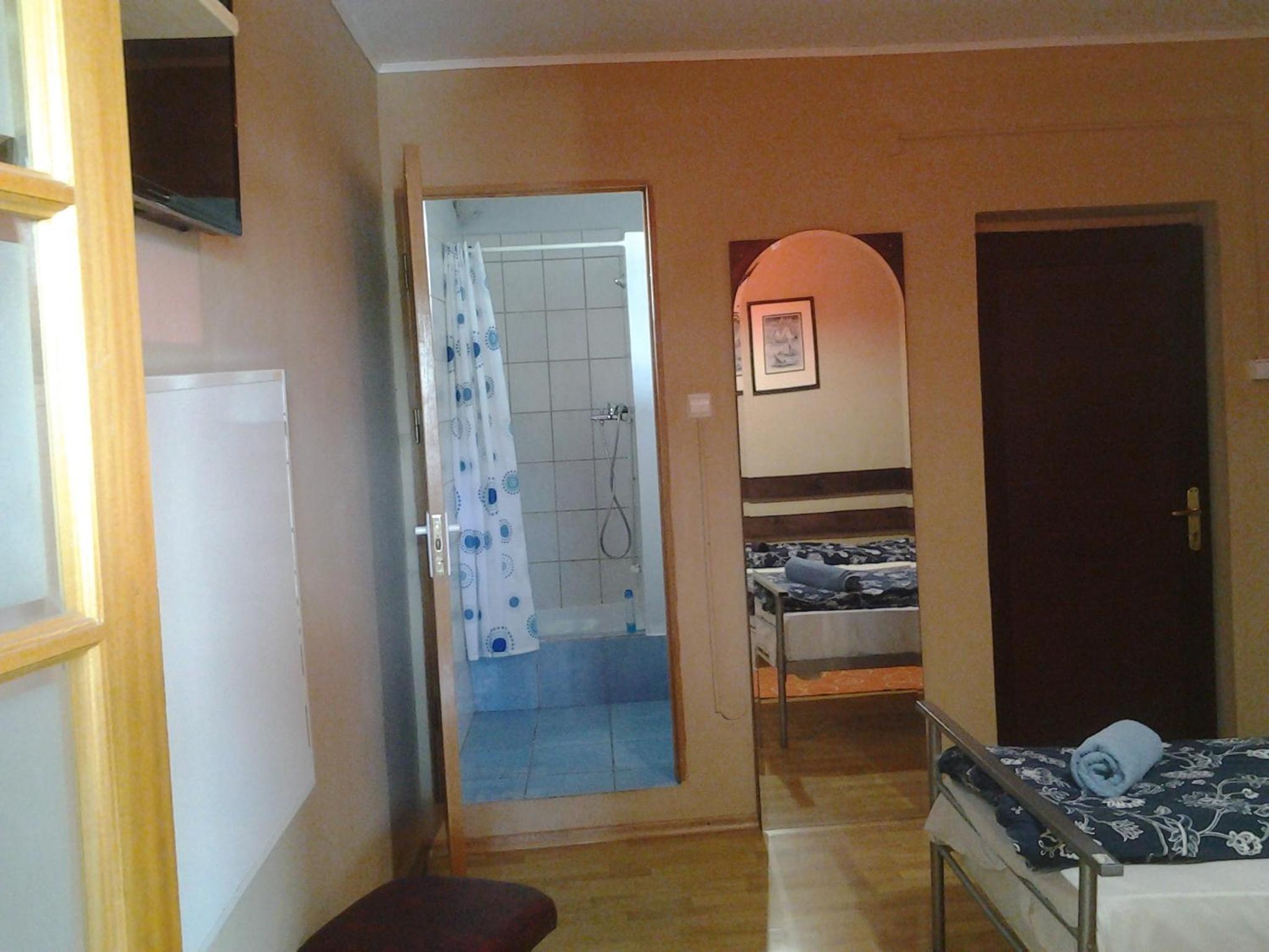 Twin Room - Photo 10
