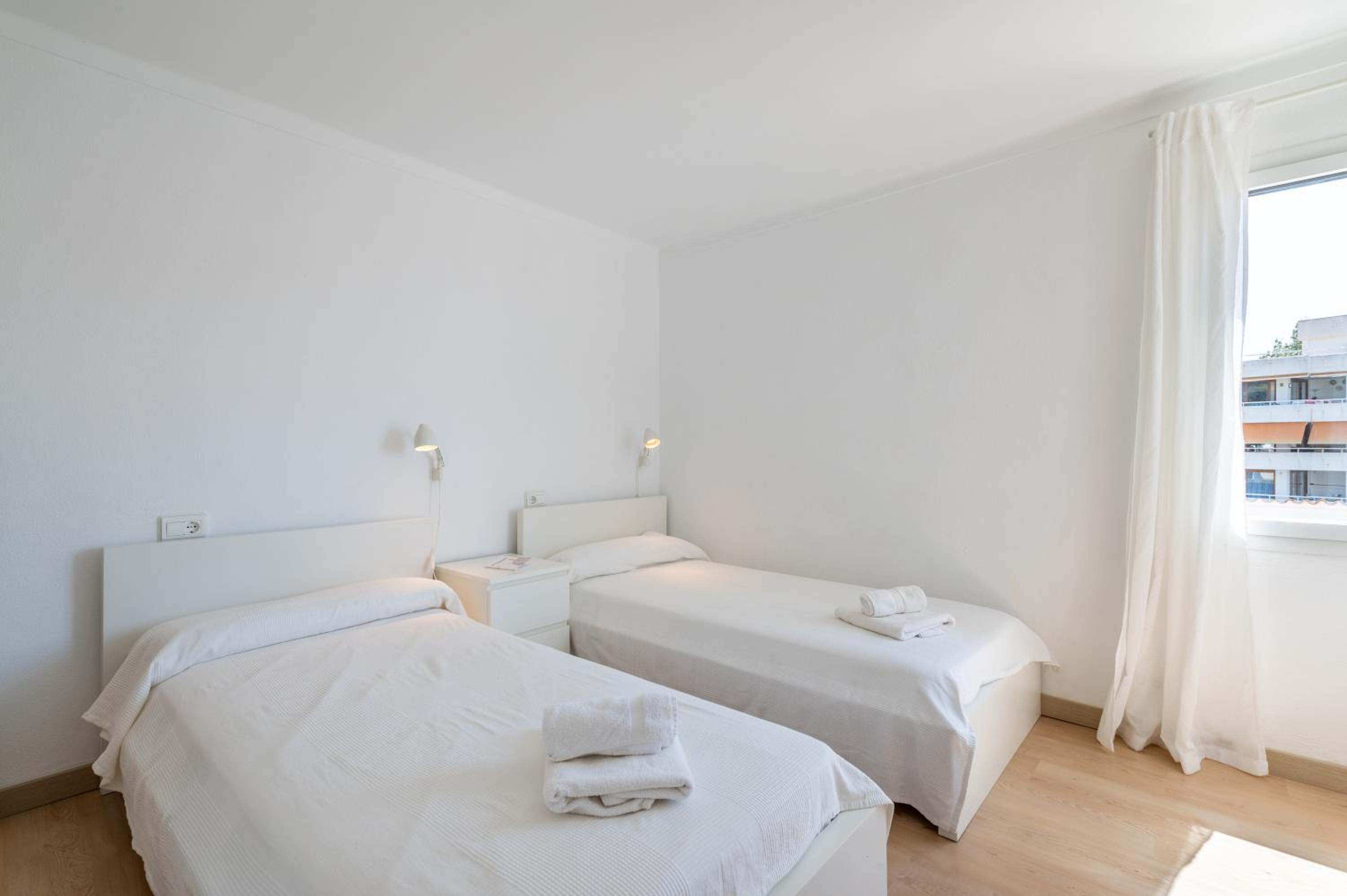 Three-Bedroom Premium Apartment with Balcony photo 3