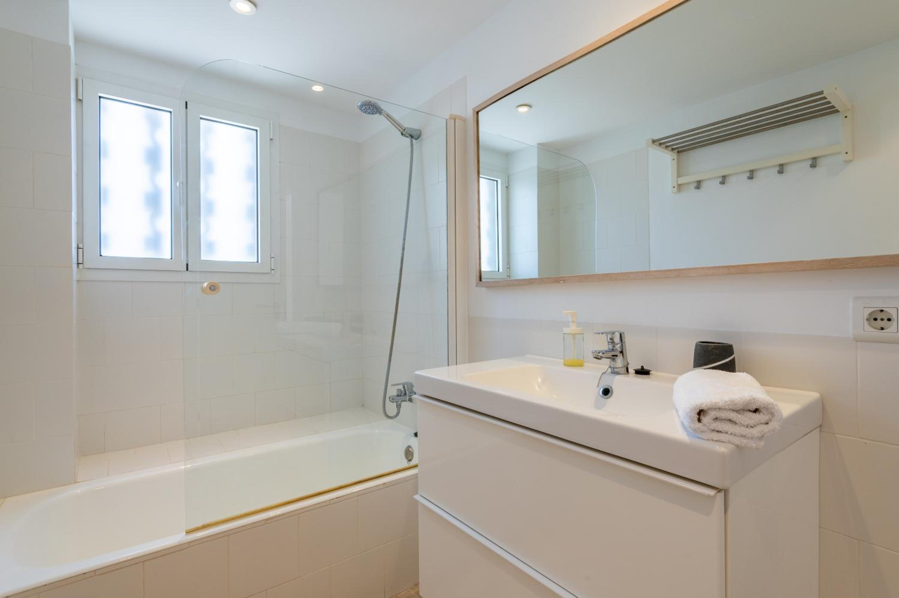 Three-Bedroom Premium Apartment with Balcony photo 2