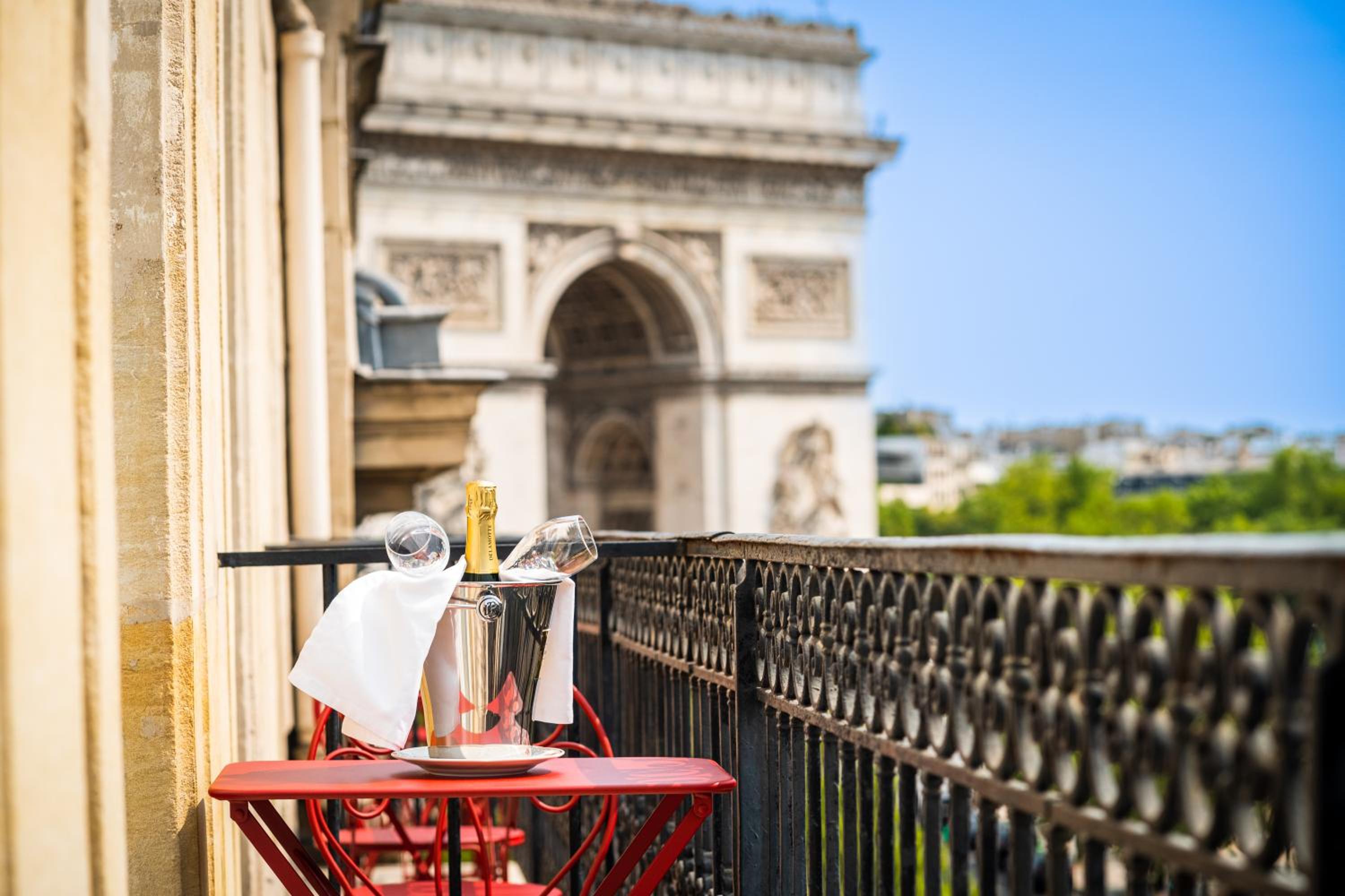 Superior Double Room With Balcony and Arc de Triomphe View photo 3