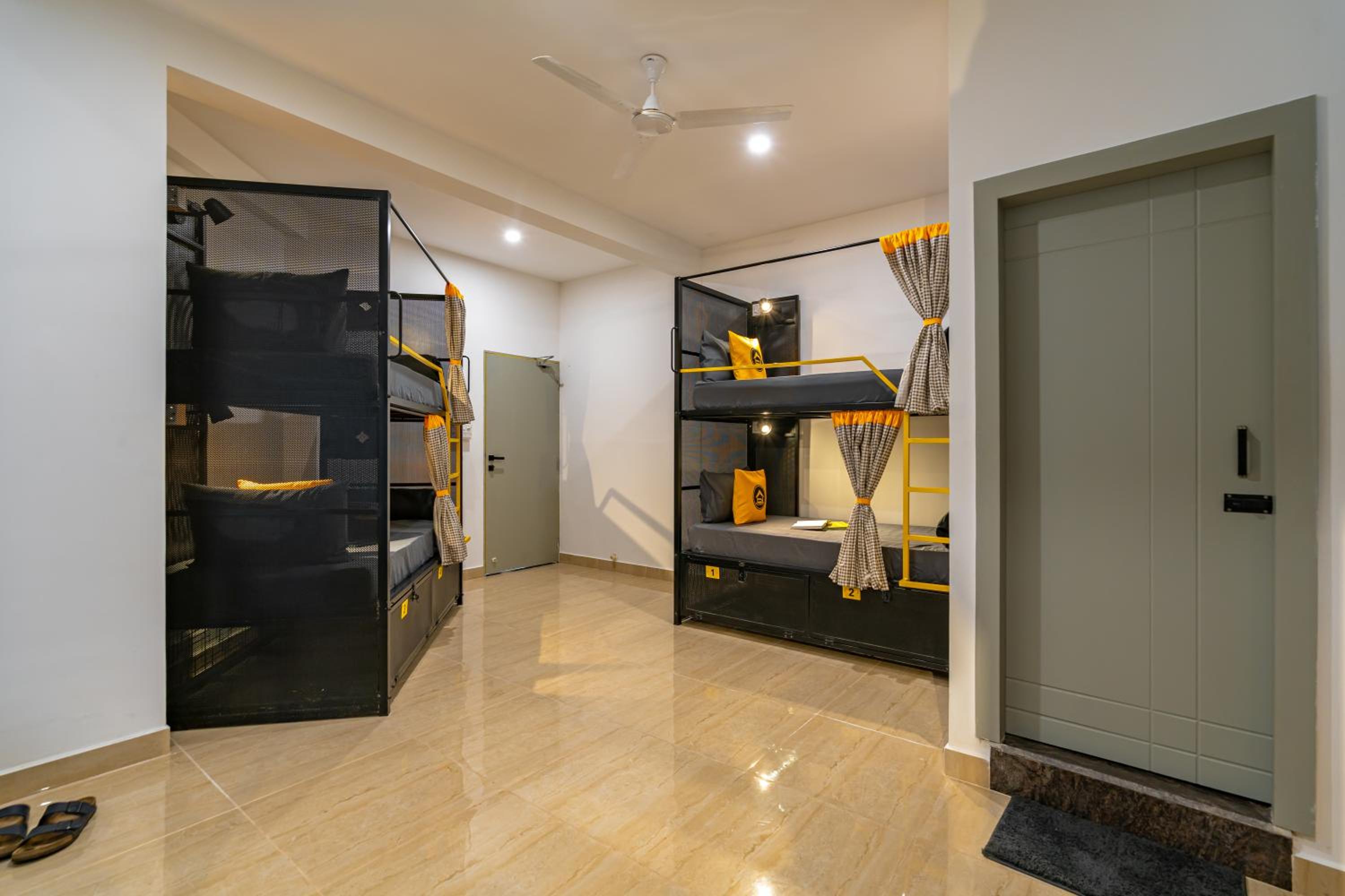 Bed in 6-Bed Mixed Dormitory Room photo 3