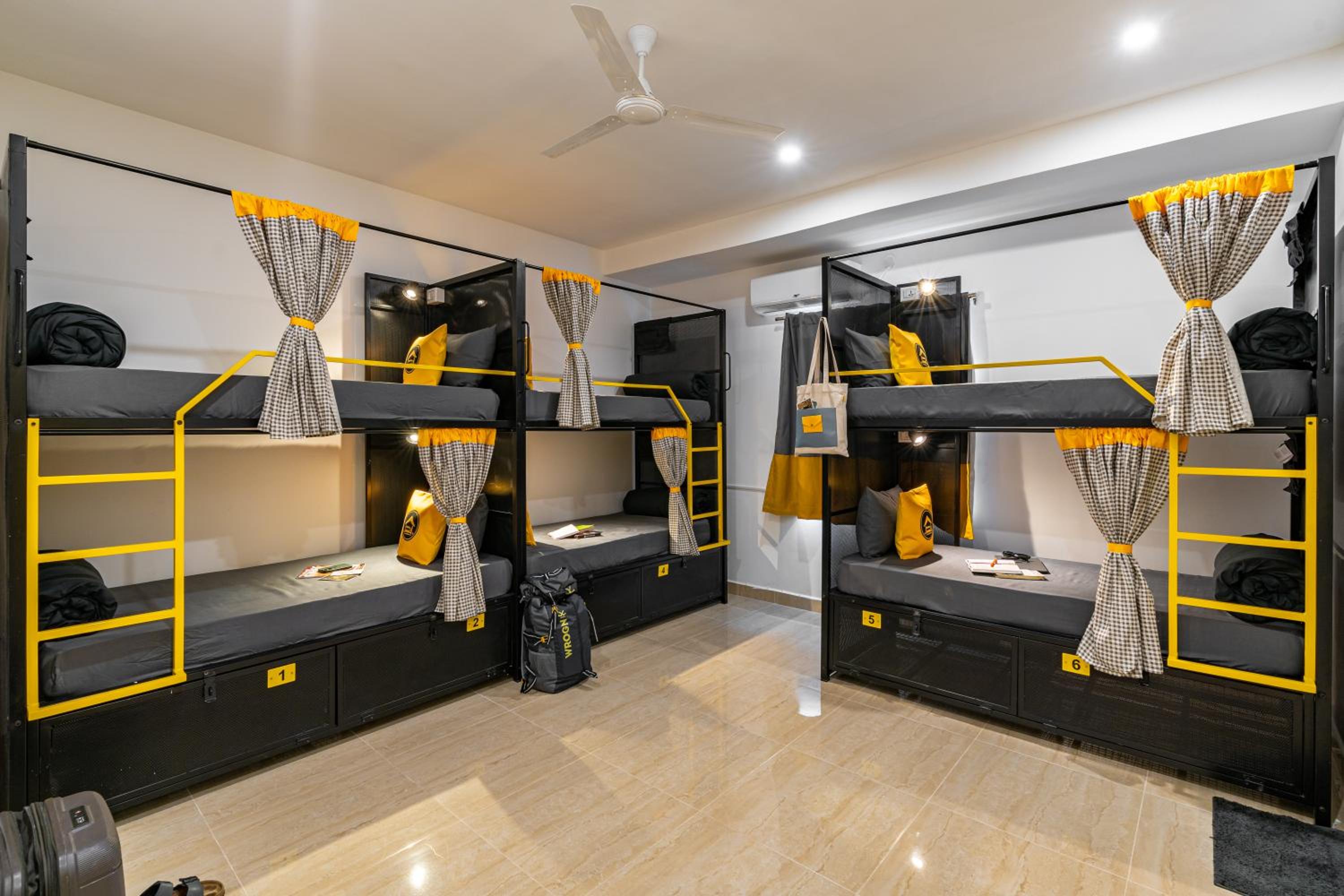 Bed in 6-Bed Mixed Dormitory Room photo 1