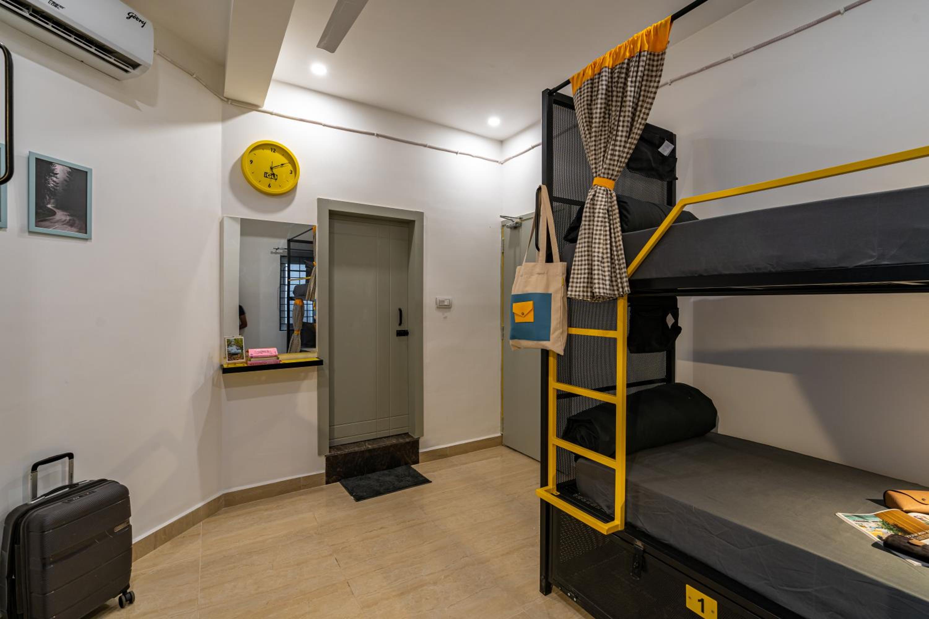 Bed in 4-Bed Mixed Dormitory Room photo 2