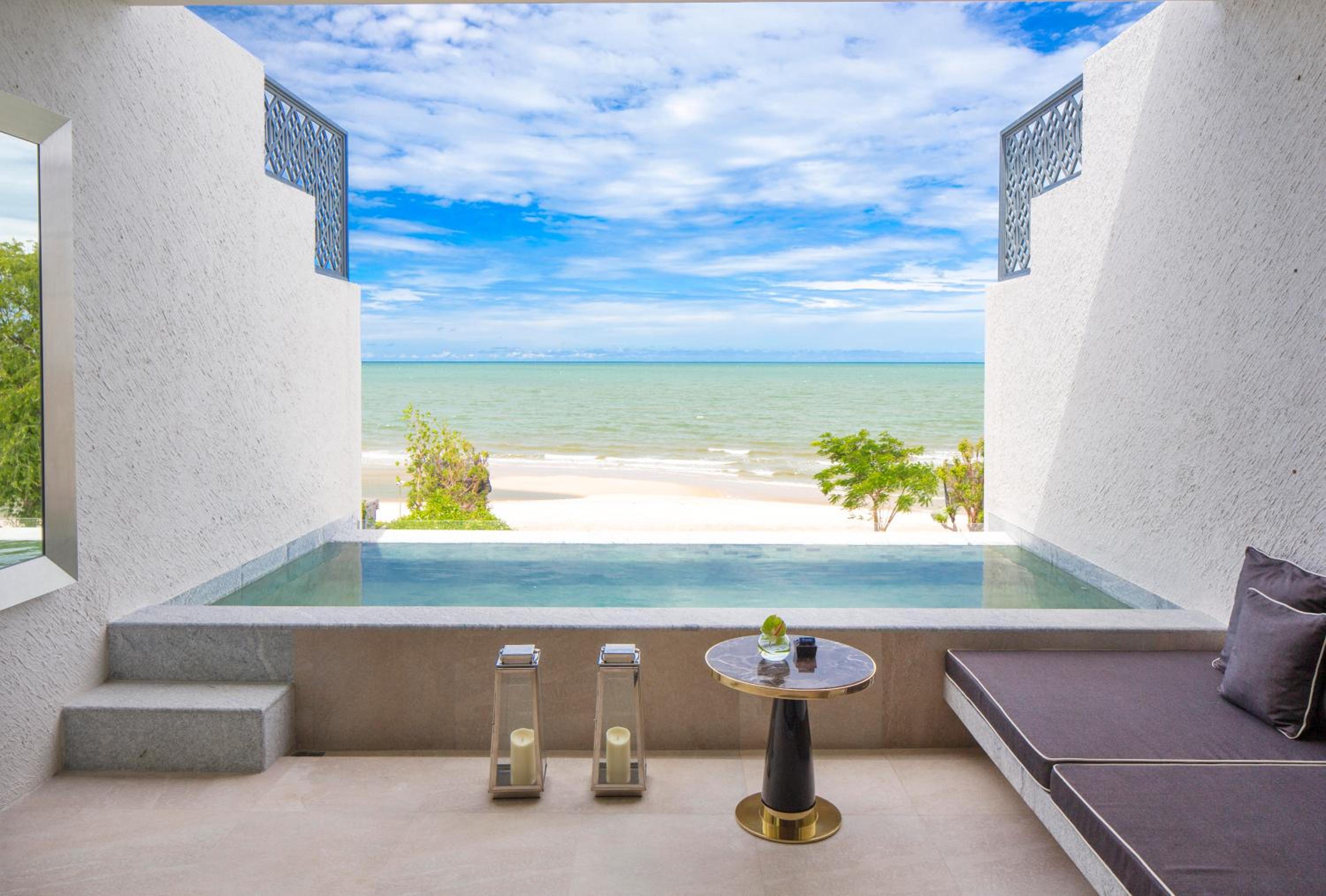 Beachfront Pool Suite photo 2
