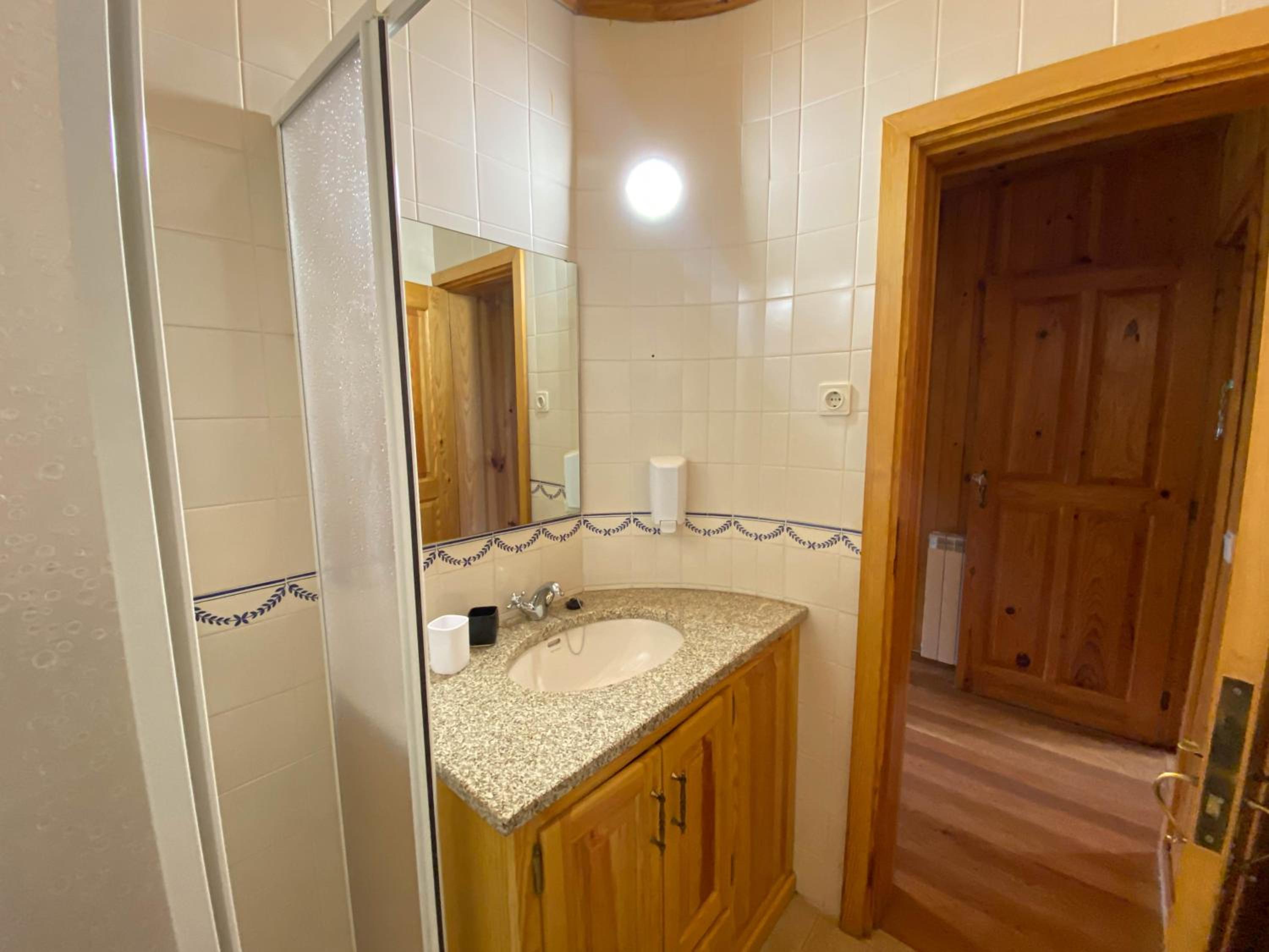 Double Room with Private Bathroom photo 2