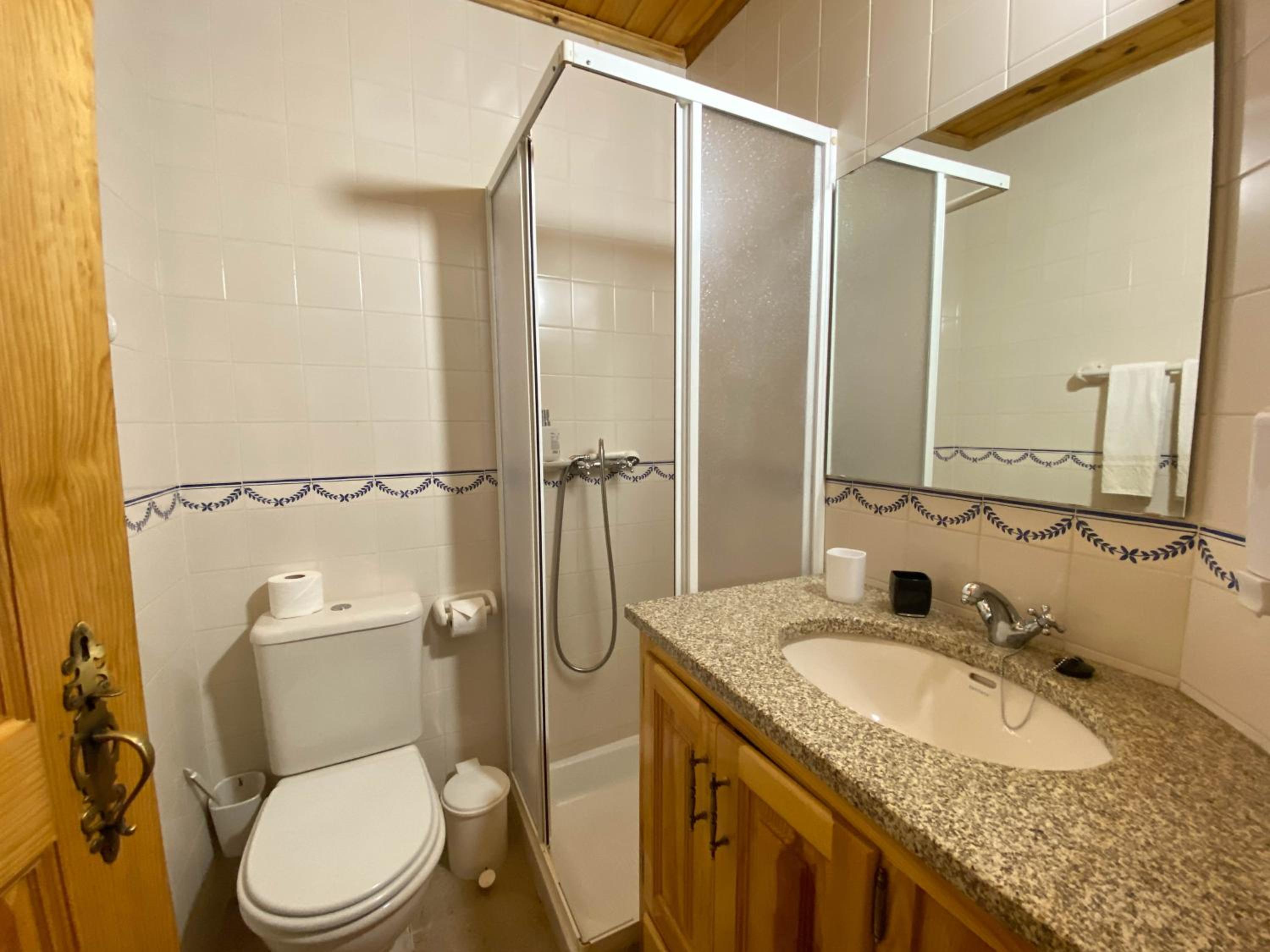 Double Room with Private Bathroom photo 3