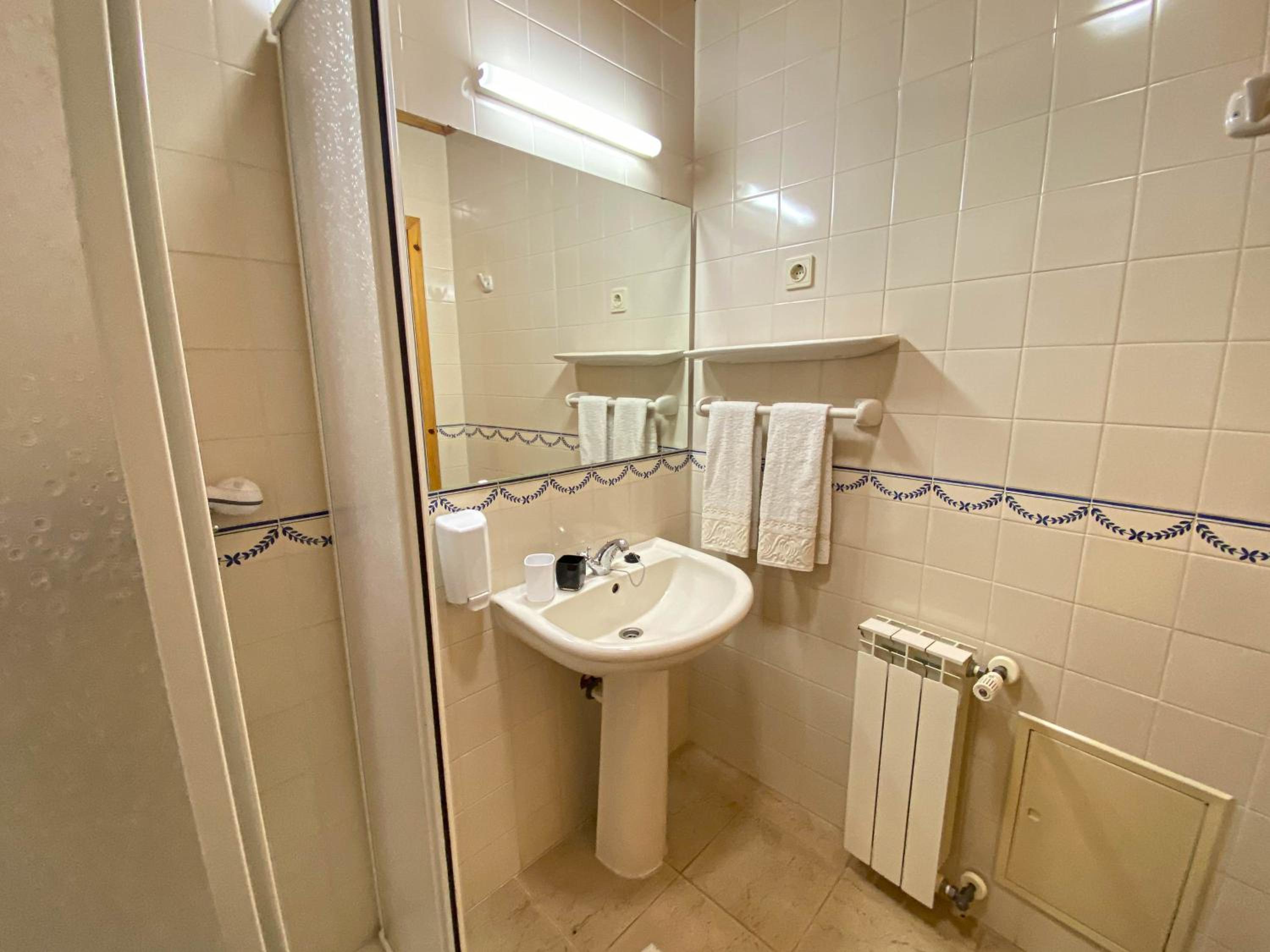Standard Twin Room with Sofa photo 3