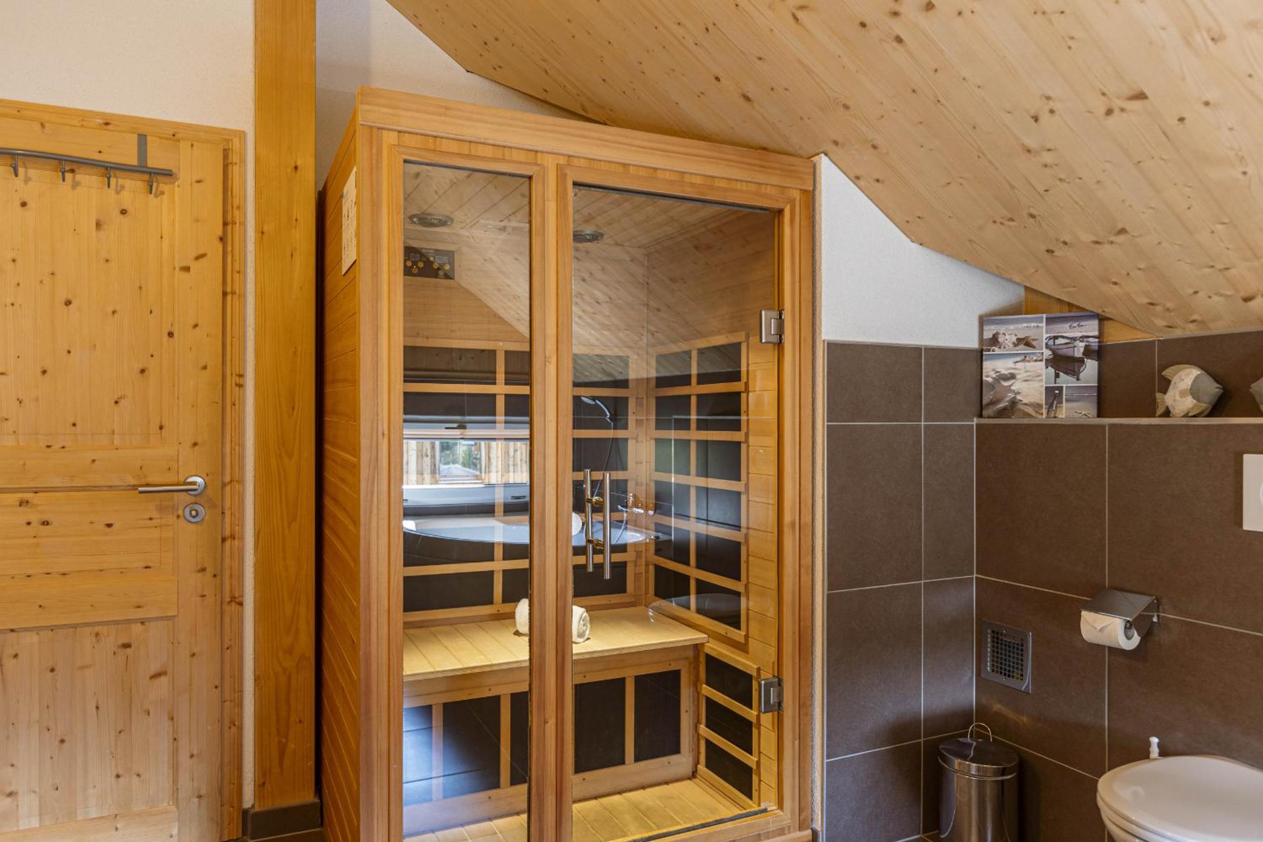Premium Chalet 10 with ir-sauna & whirlpool photo 3