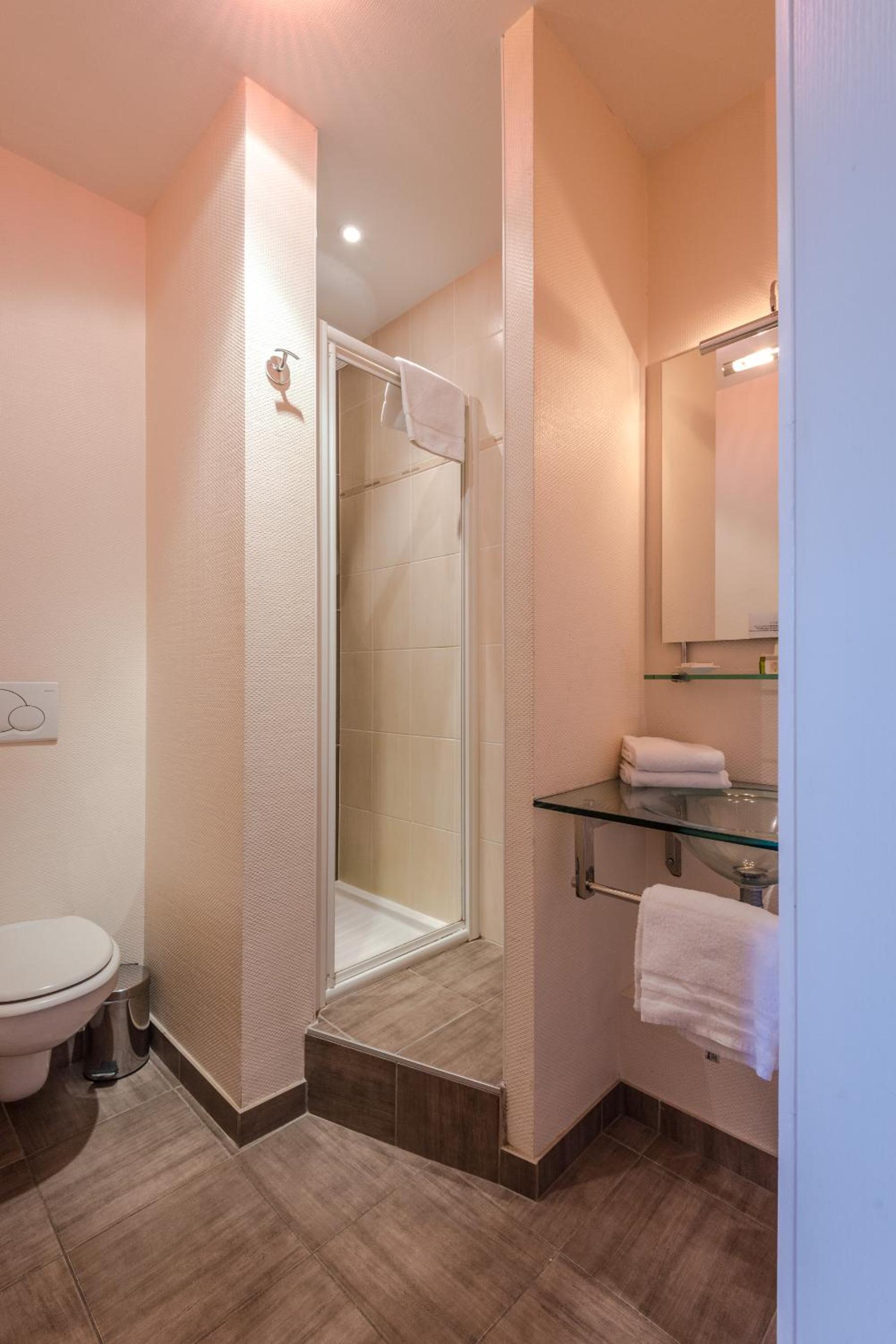 Comfort Triple Room with Shower photo 3