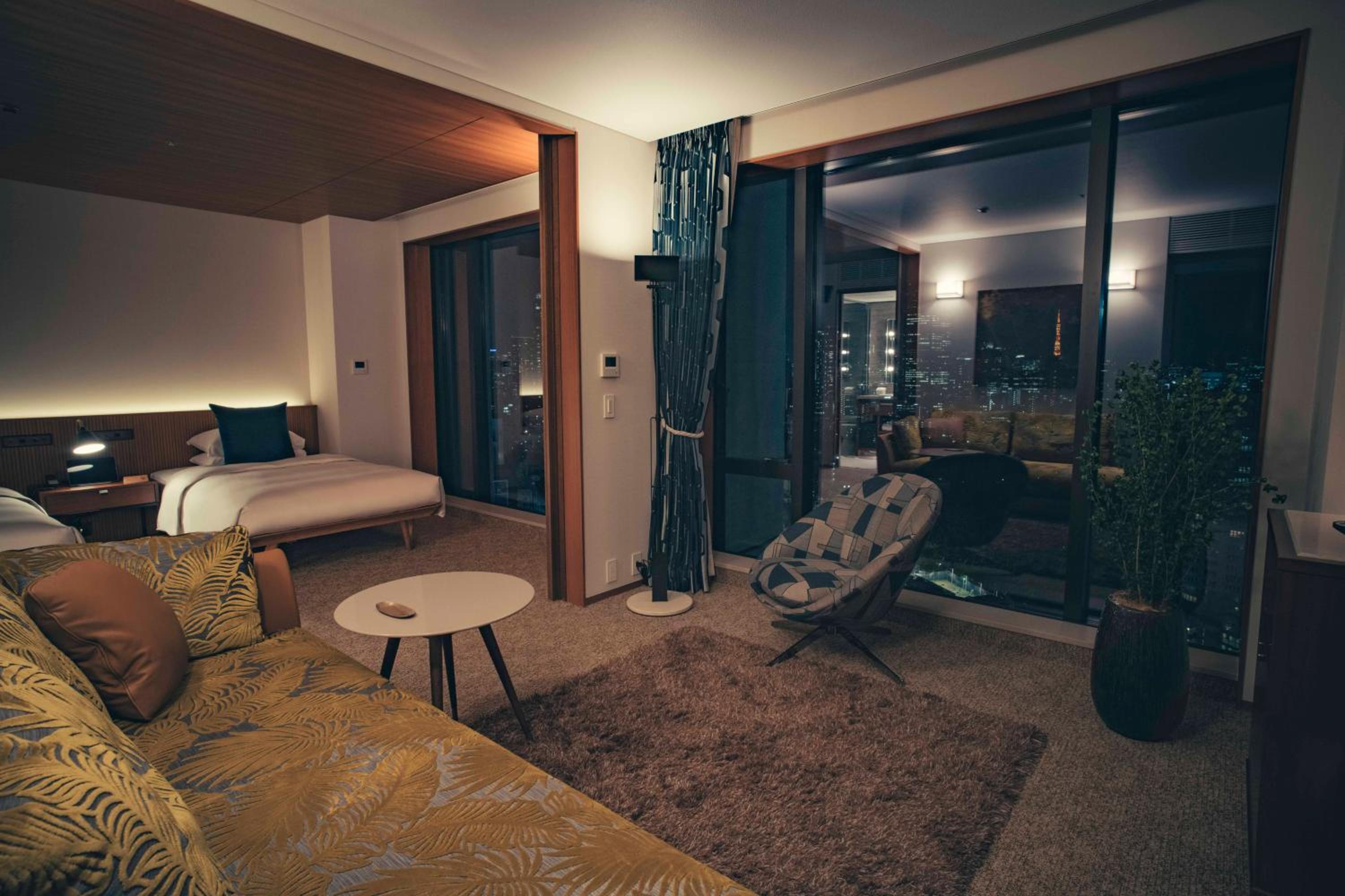 Connecting Suite with City View thumbnail 5