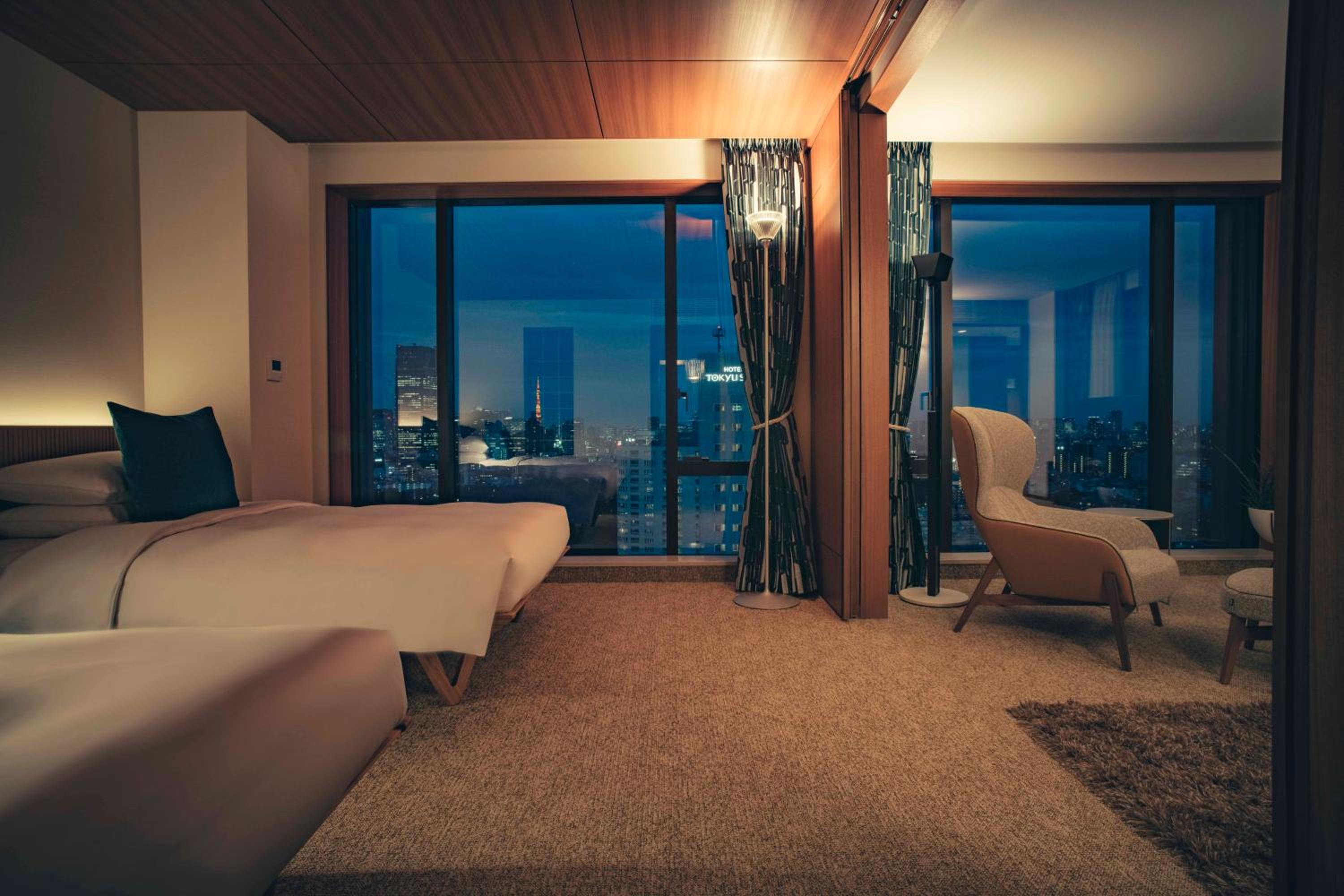 Corner Twin Suite with City View