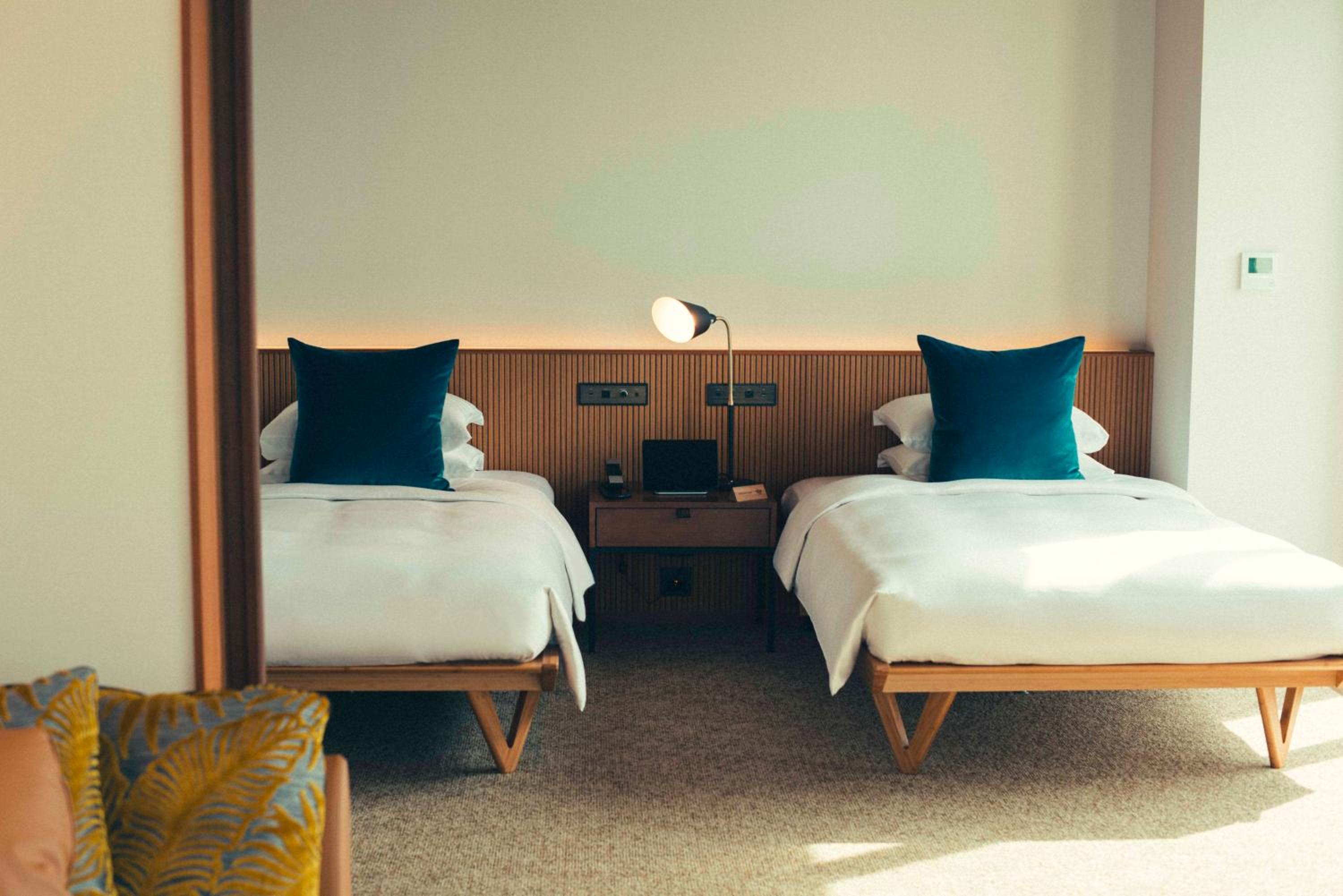 Corner Twin Suite with City View