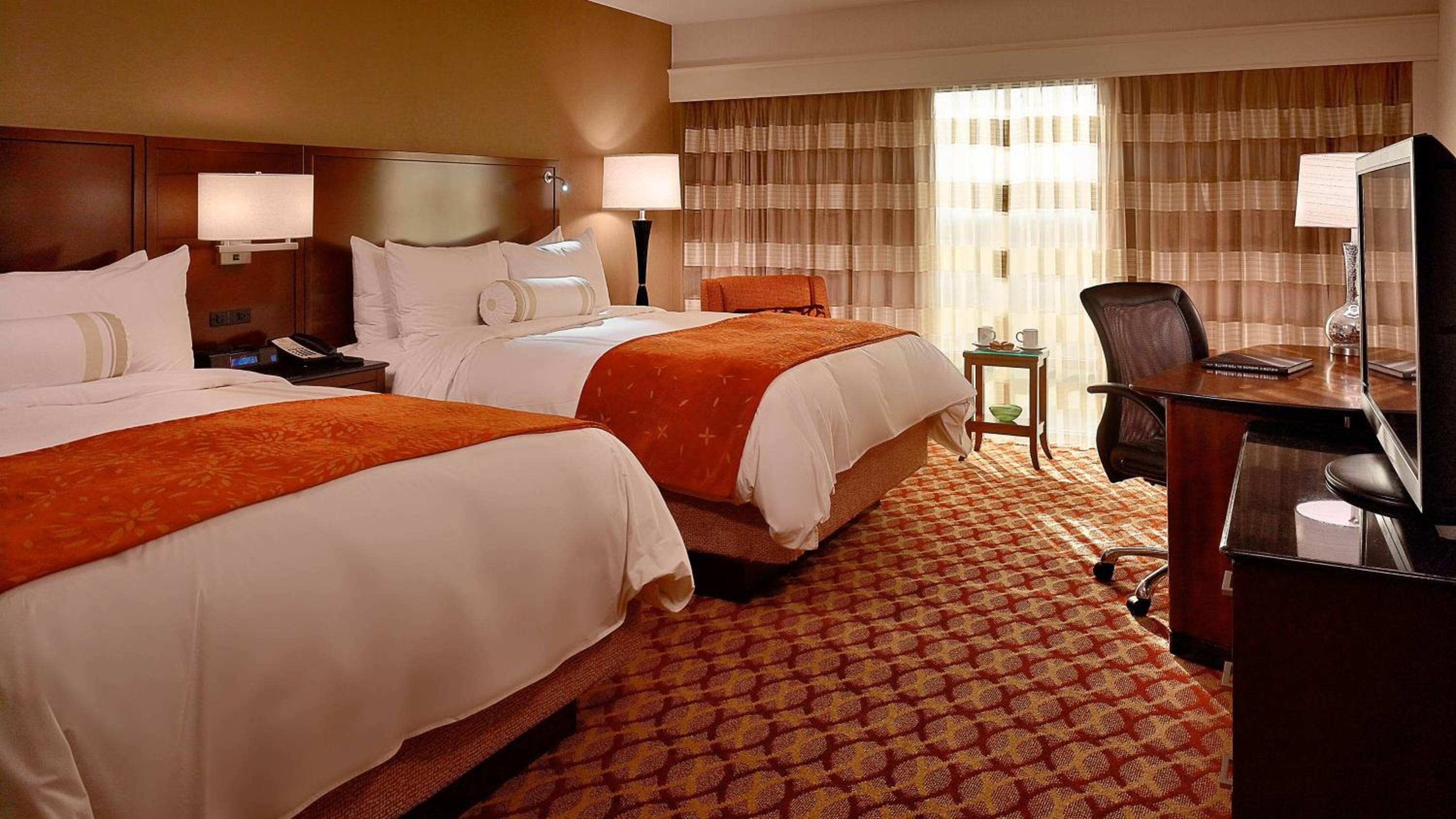 Queen Room with Two Queen Beds - Non-Smoking - Photo 2