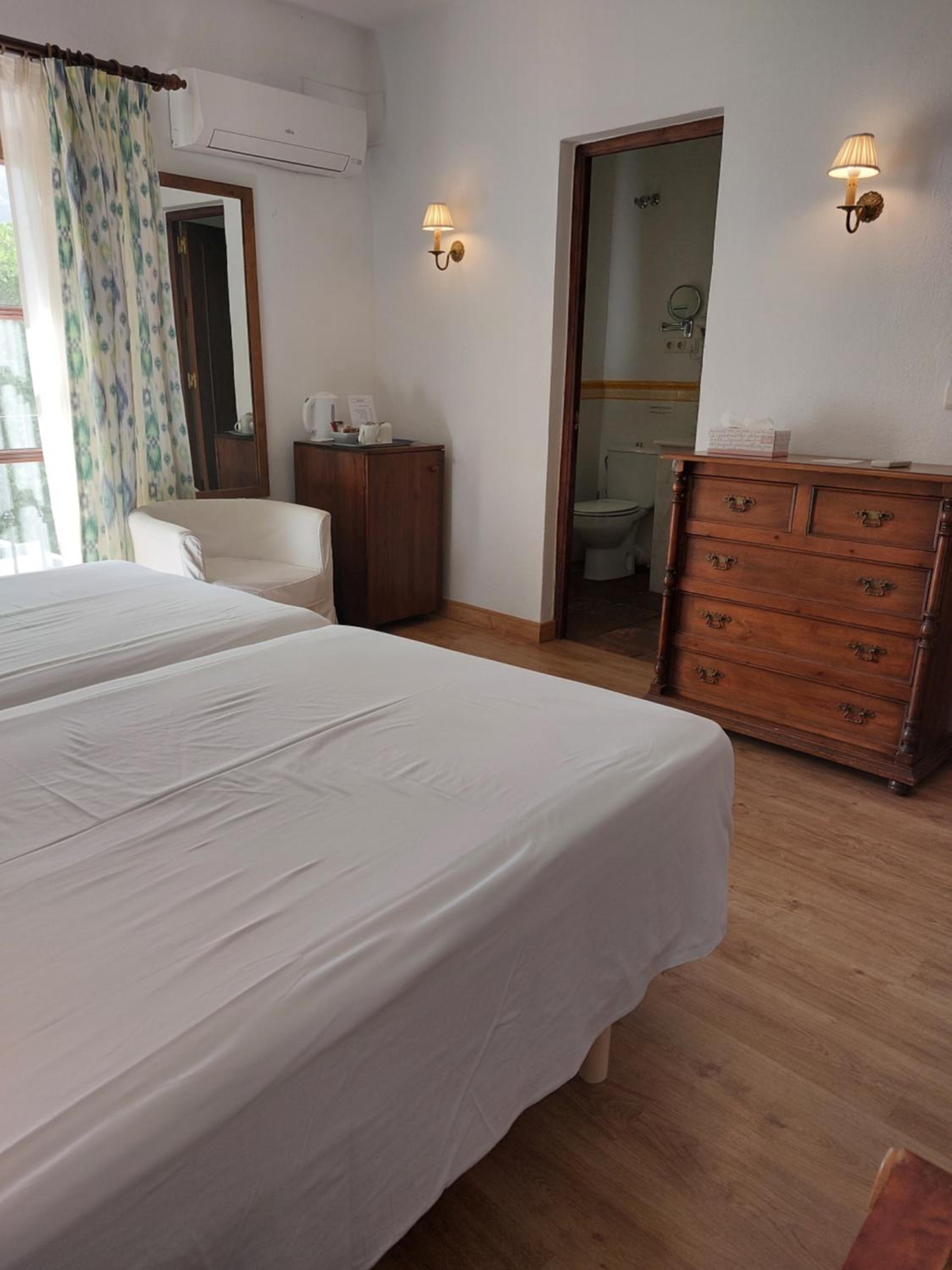 Standard Double or Twin Room photo 3