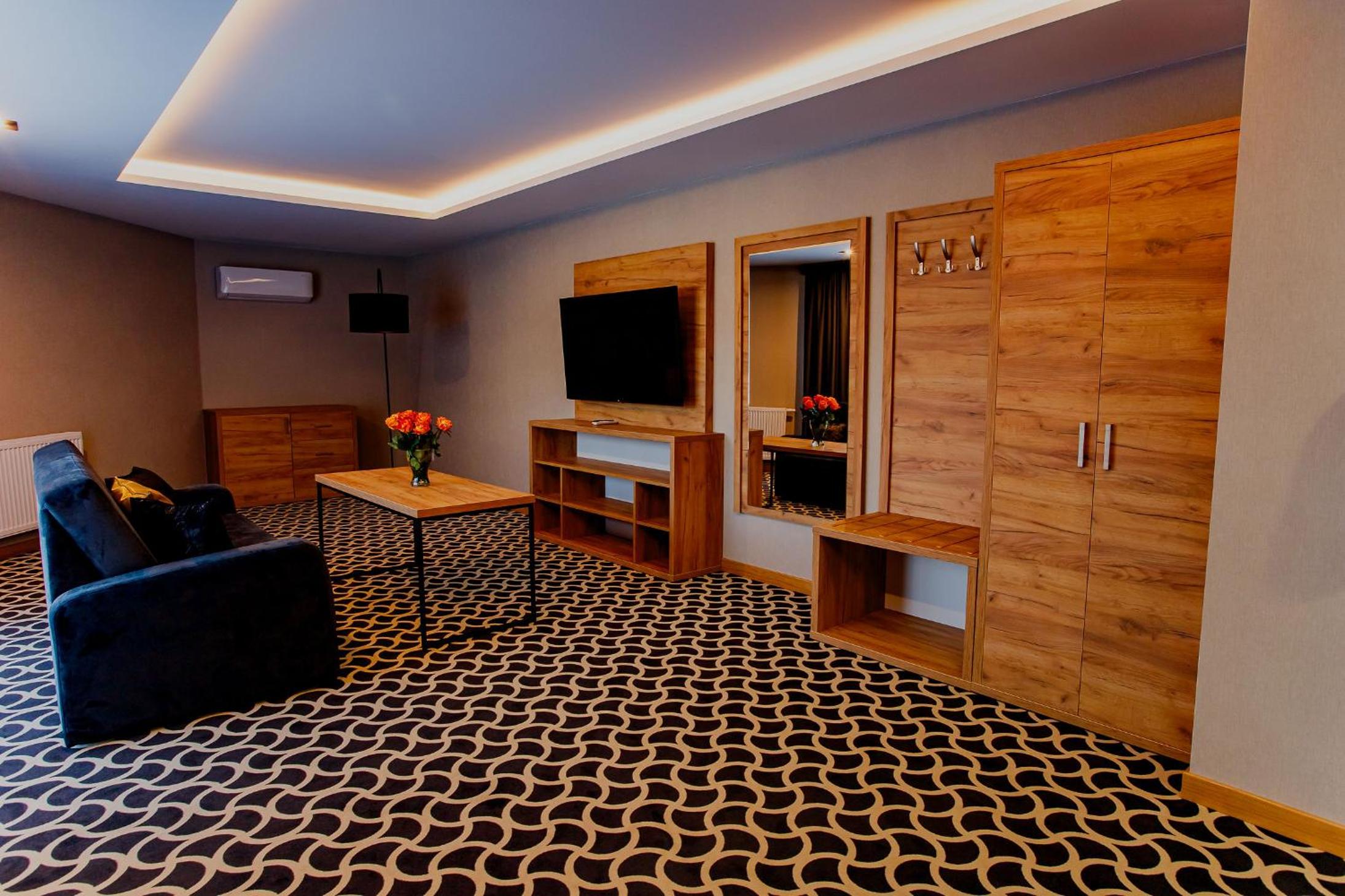 Superior King Room - Photo 11