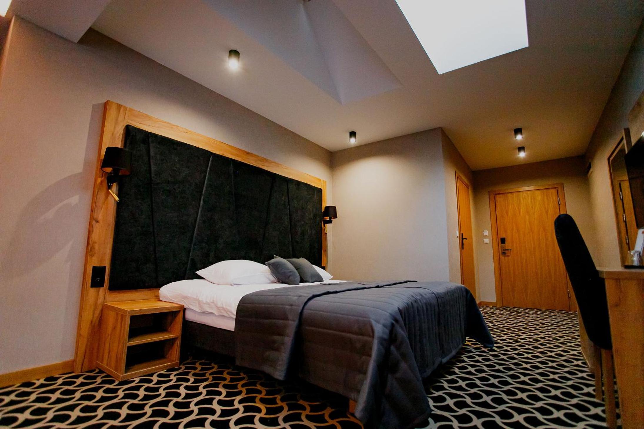 Superior King Room - Photo 9