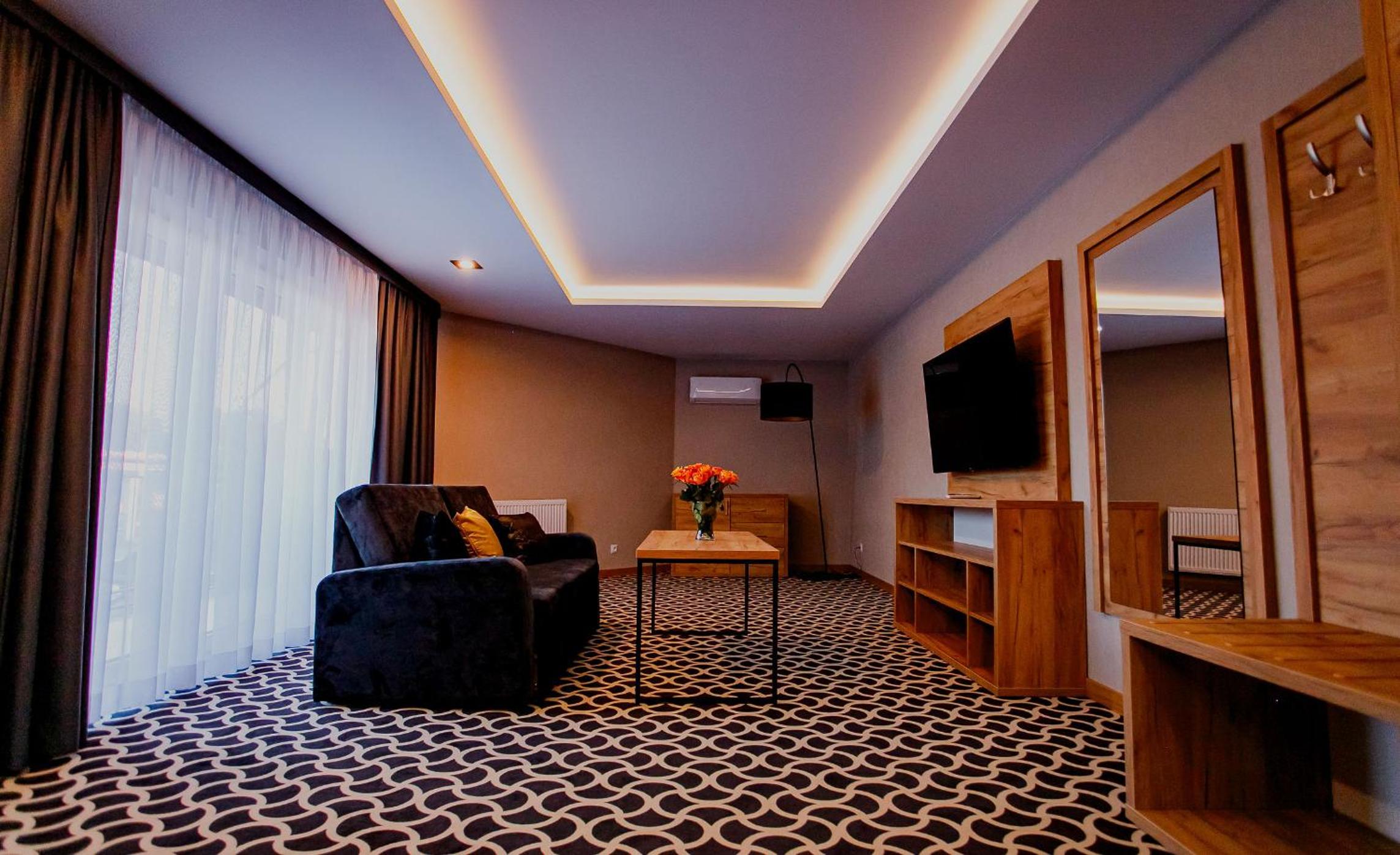 Superior King Room - Photo 7