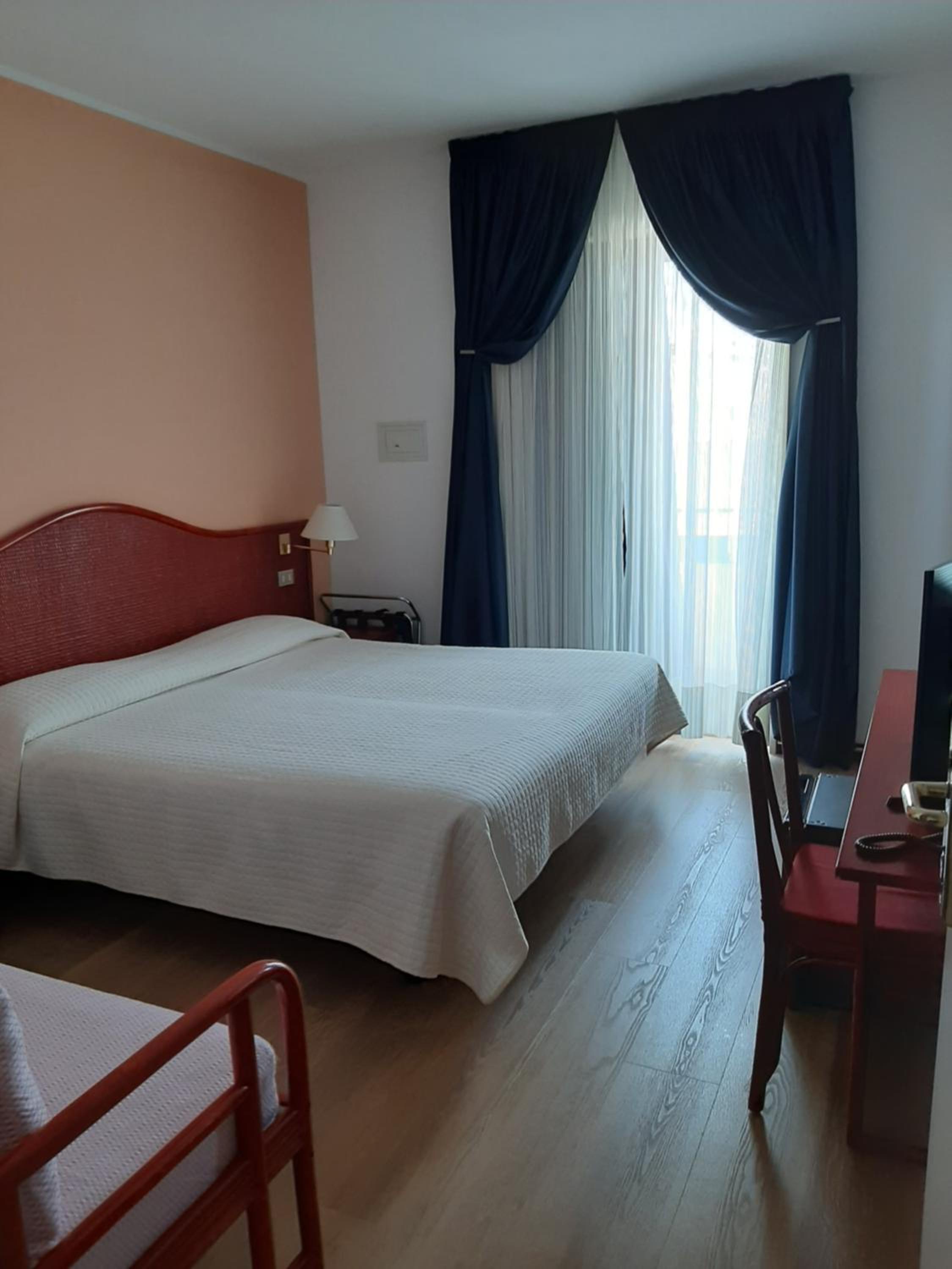 Double or Twin Room with Sea View