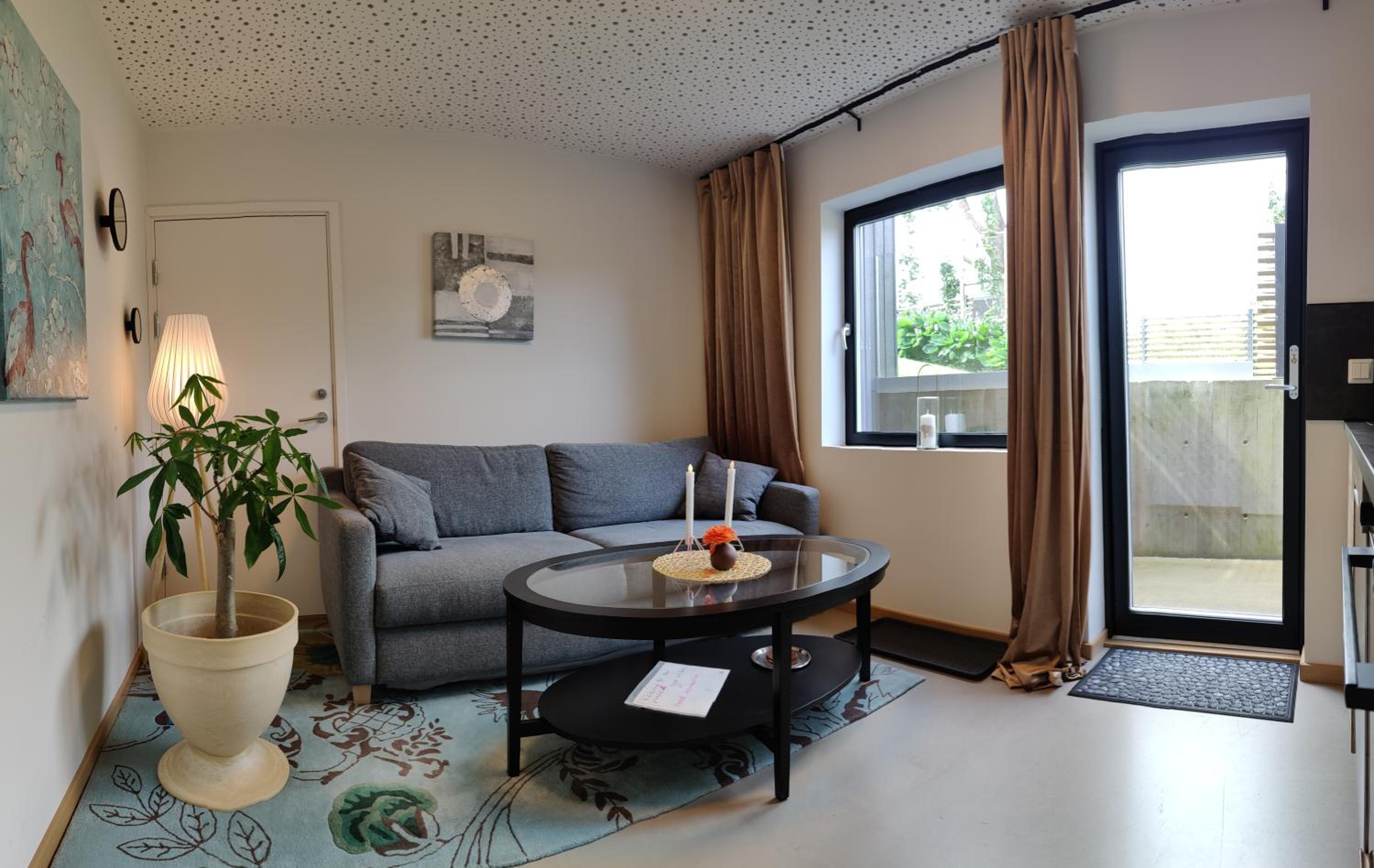 One-Bedroom Apartment photo 1