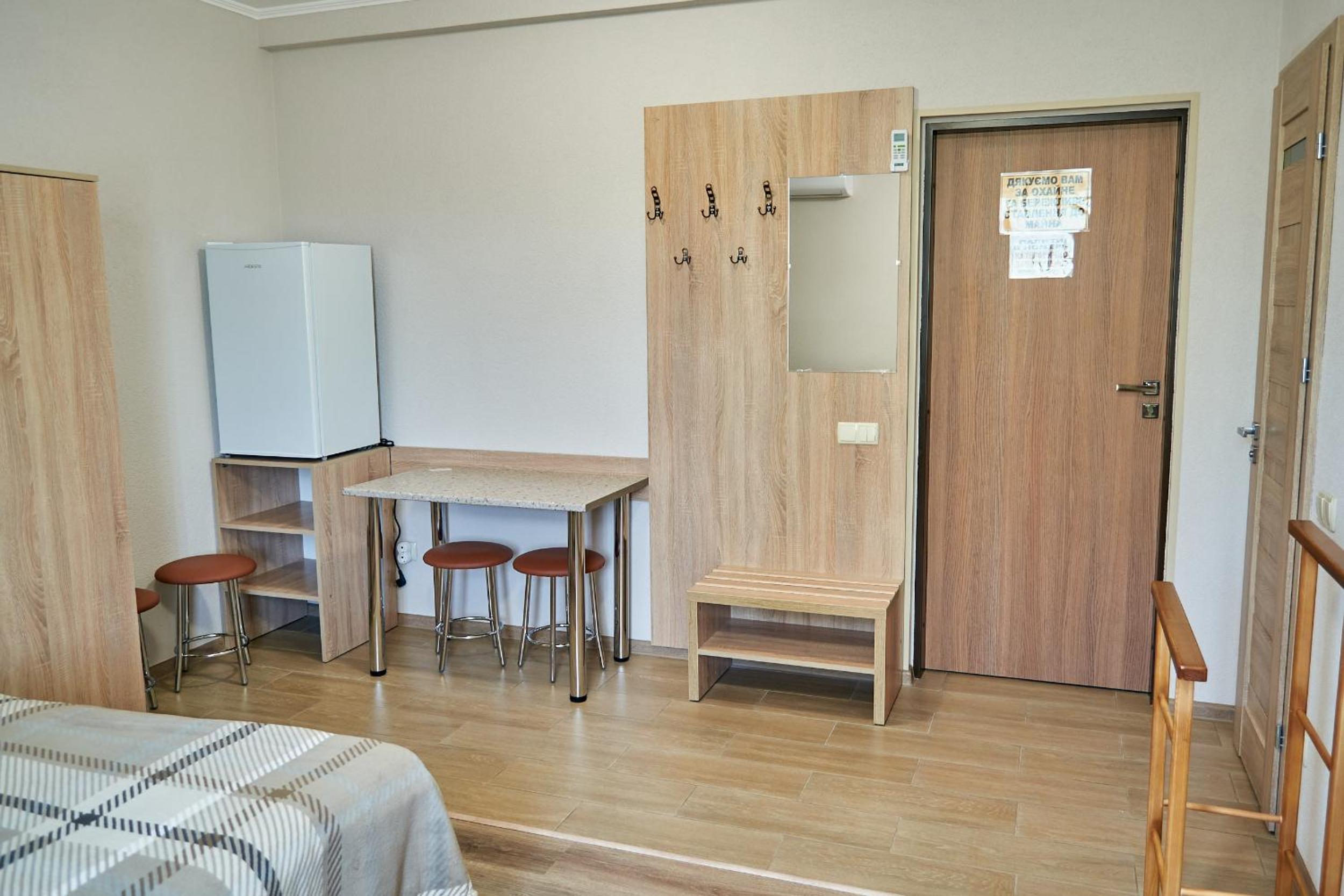 Family Room with Private Bathroom photo 3