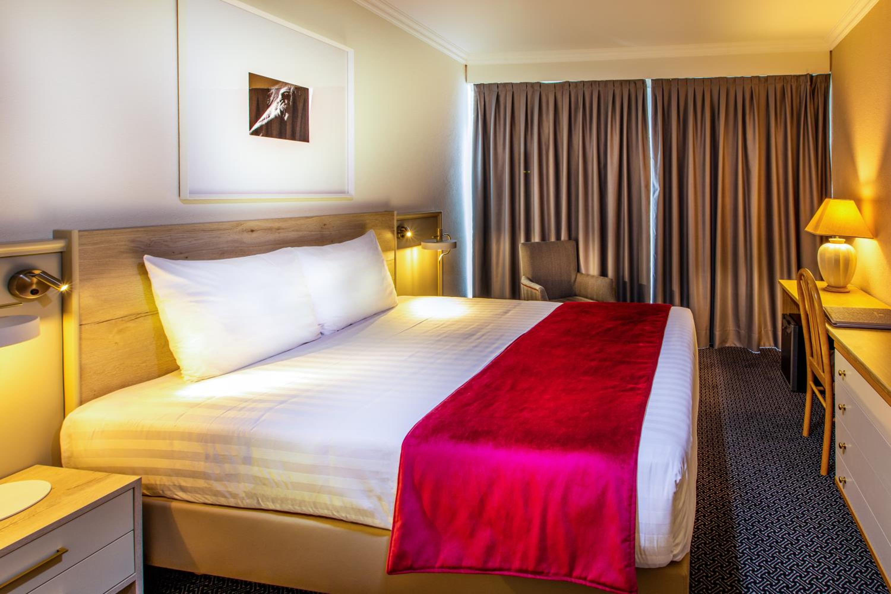 Premium Double Room with Kitchenette - Photo 4