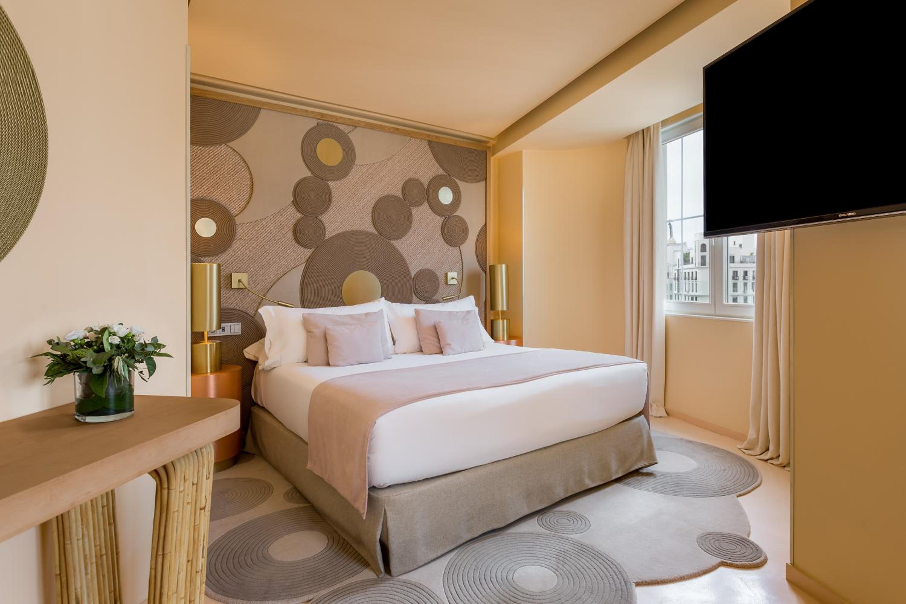 Junior Suite with Gran Via View - Photo 1