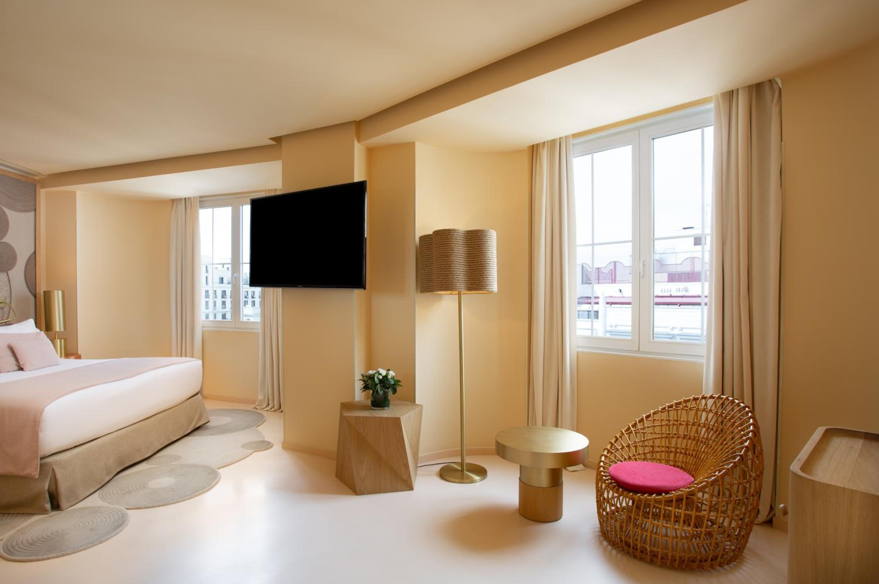Junior Suite with Gran Via View - Photo 2