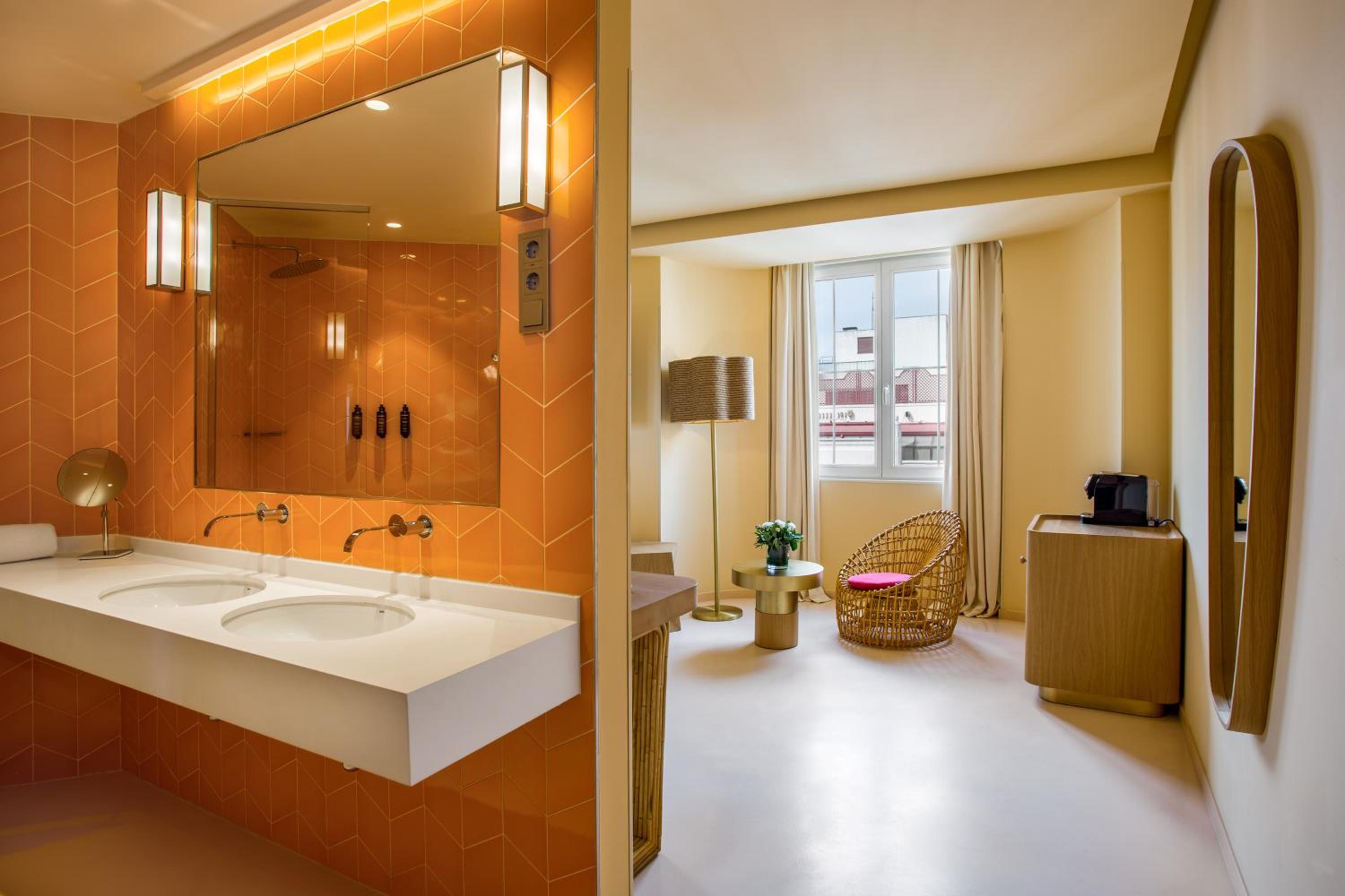 Junior Suite with Gran Via View - Photo 4