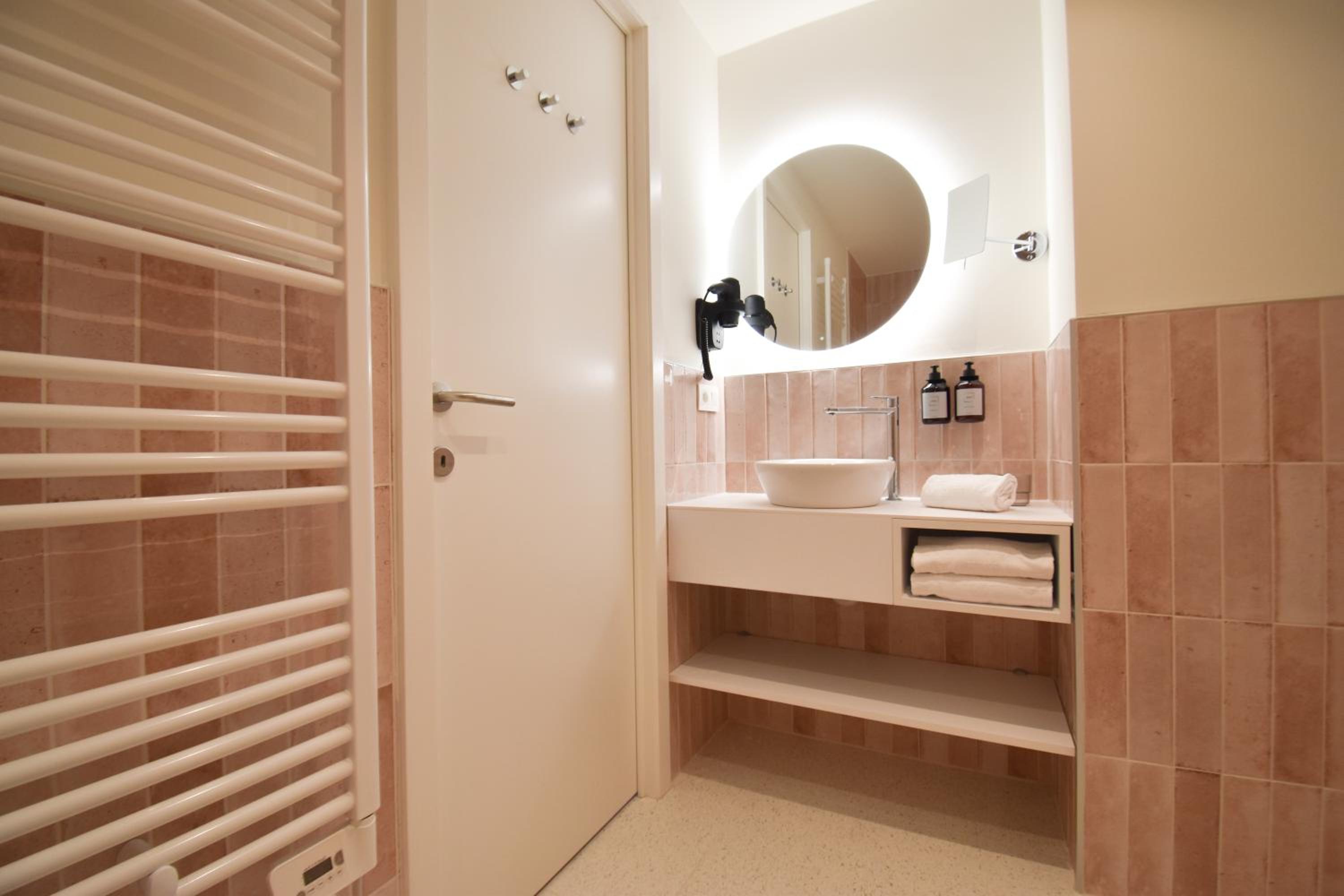 Double or Twin Room with Terrace - Photo 5