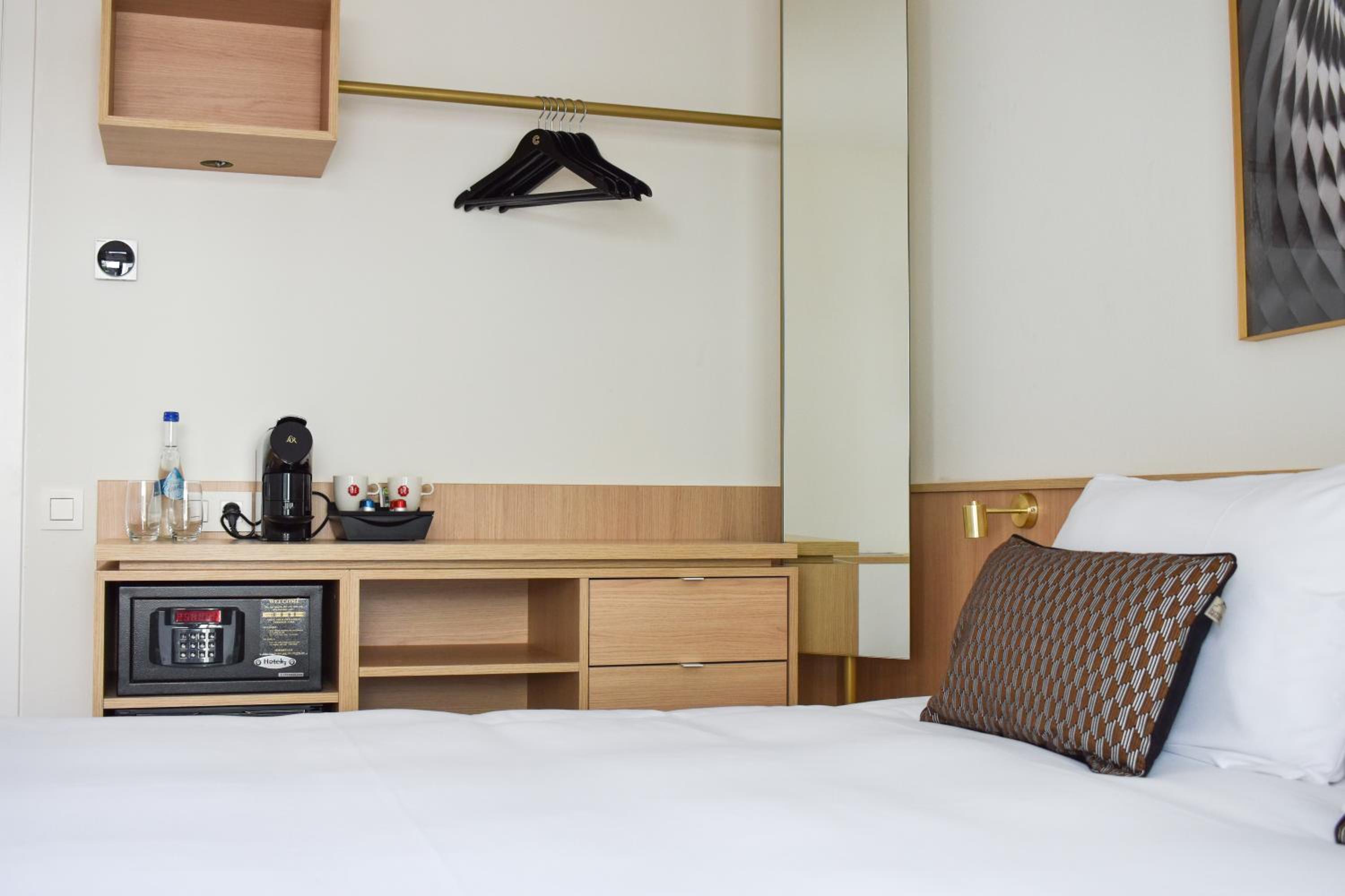 Double or Twin Room with Terrace - Photo 4