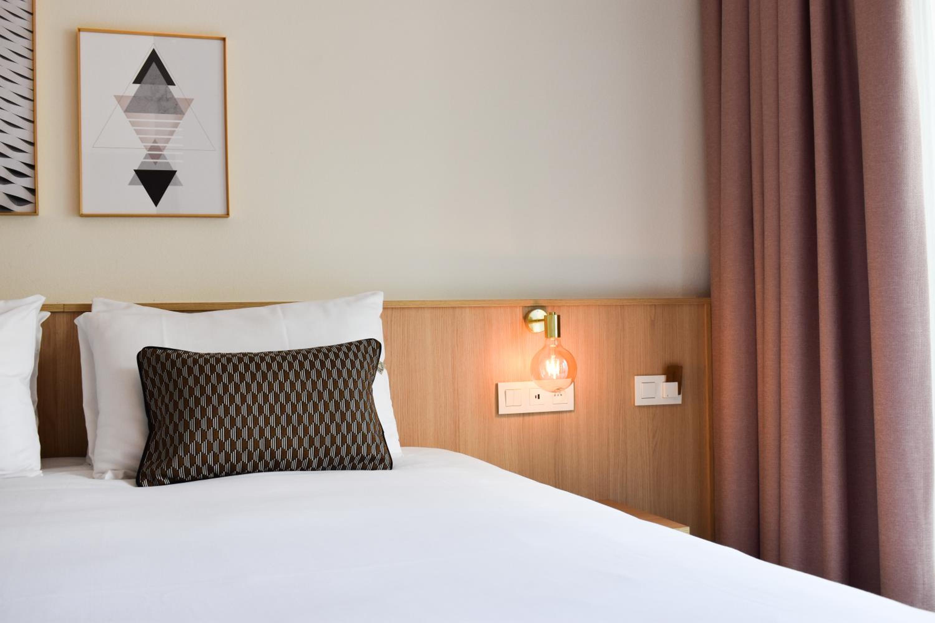 Double or Twin Room with Garden View - Photo 5