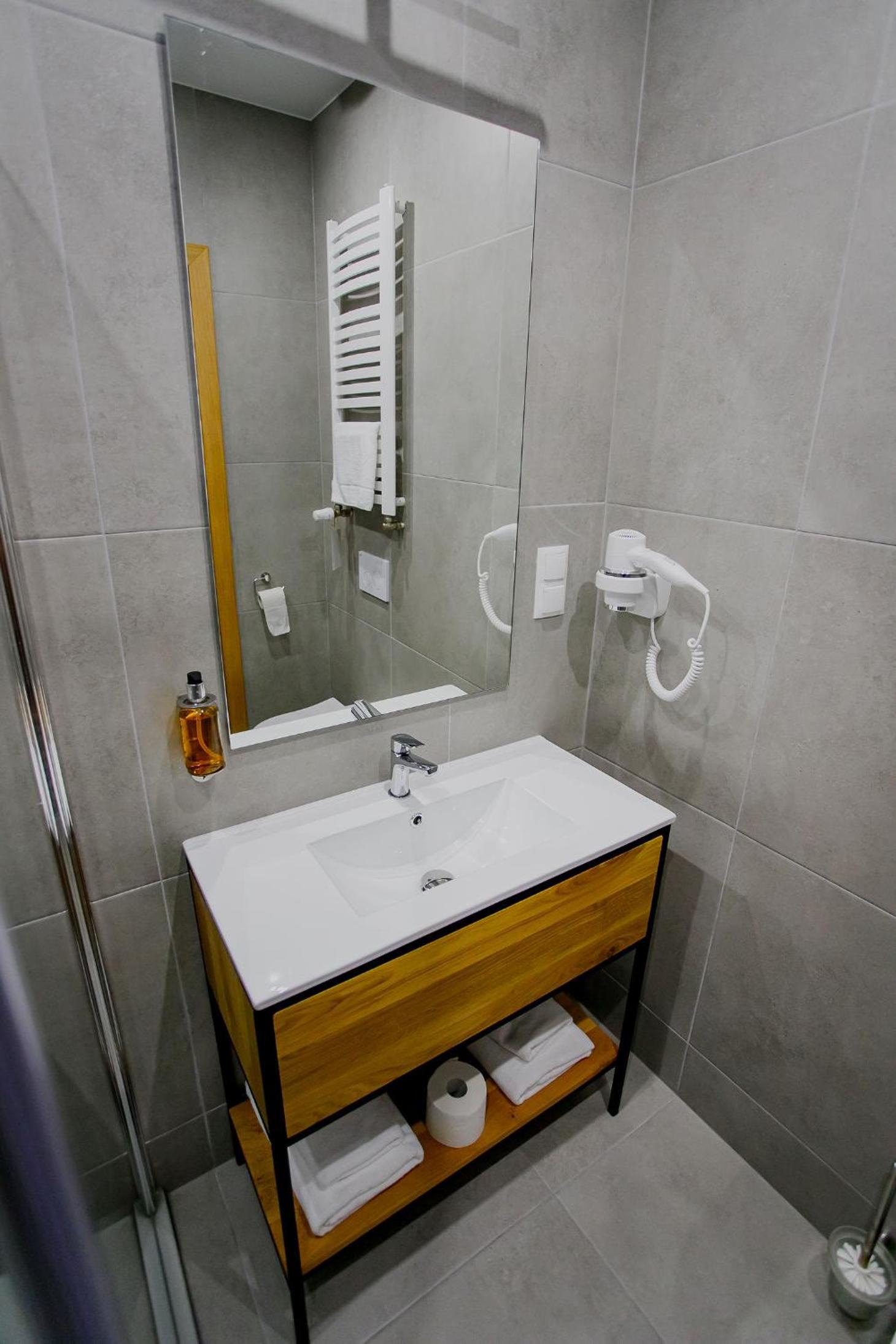 Double or Twin Room - Photo 7