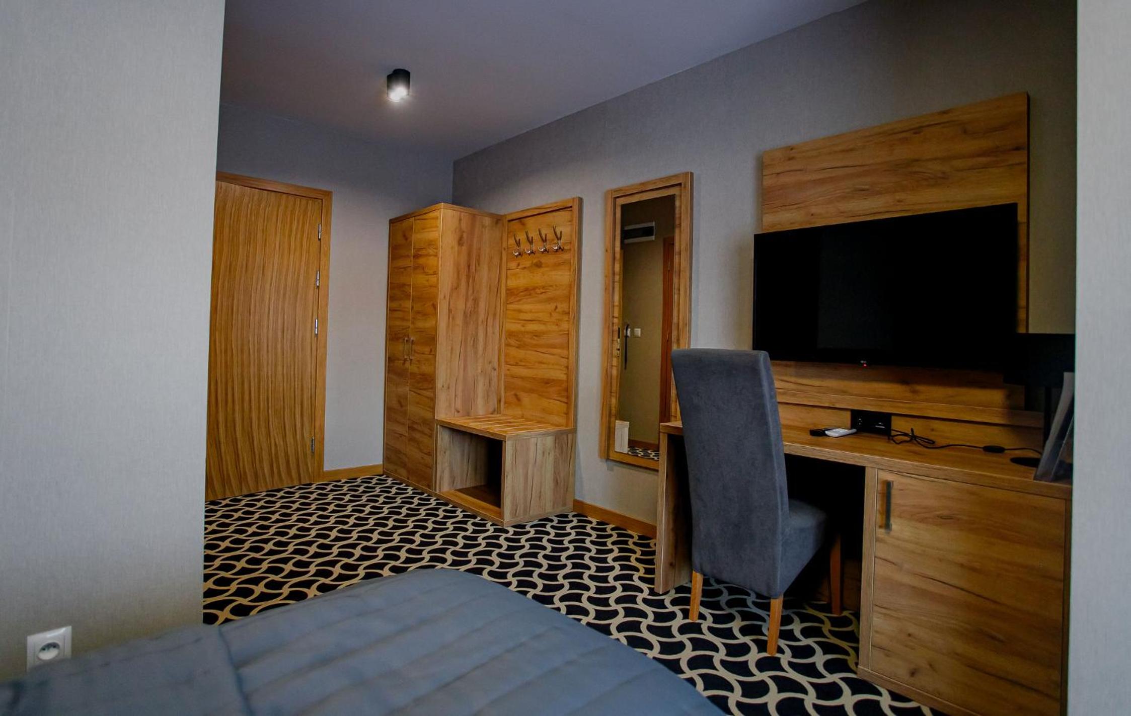 Double or Twin Room - Photo 5