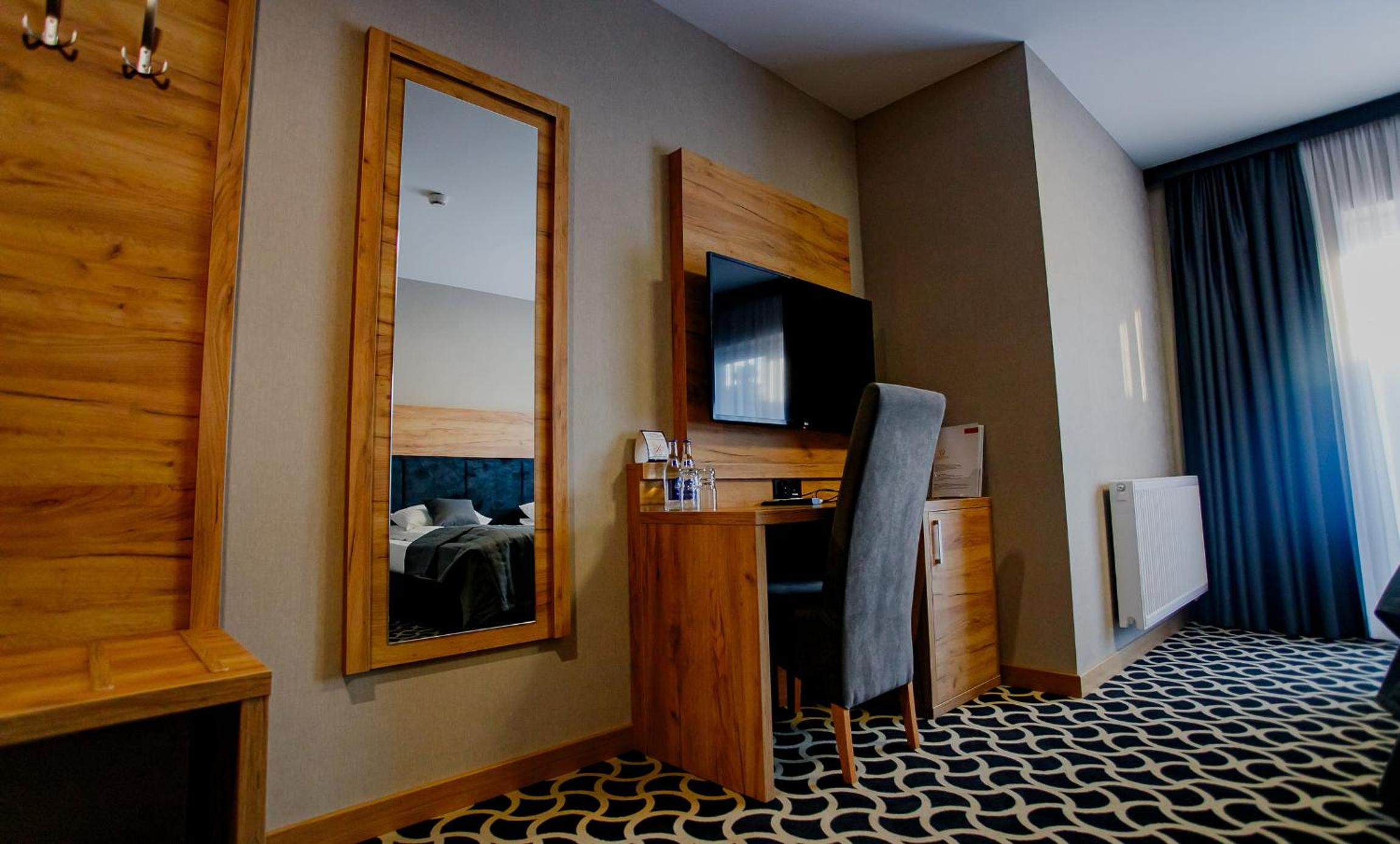 Double or Twin Room - Photo 6