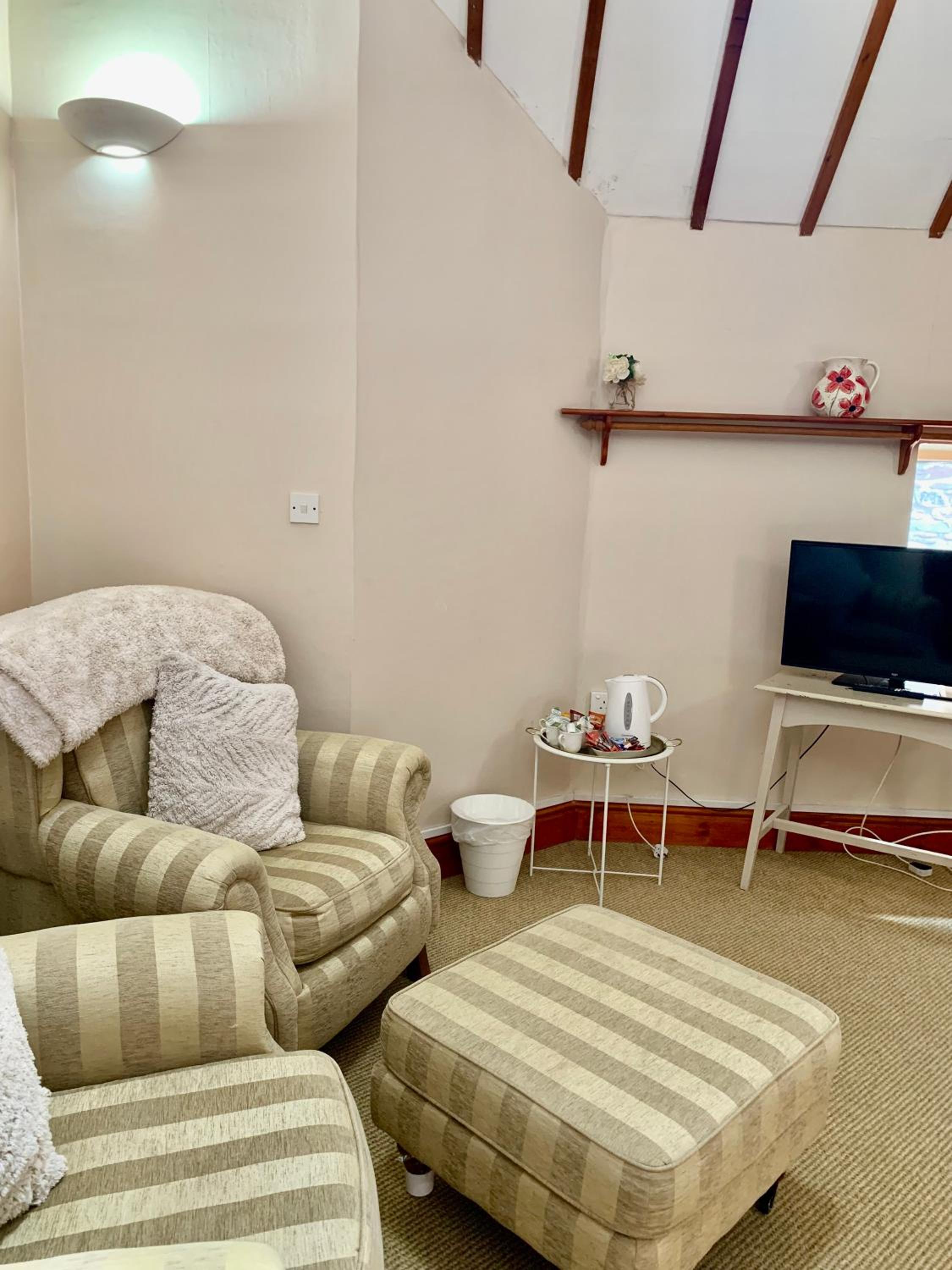 Family Room (2 Adults + 2 Children) - Photo 3