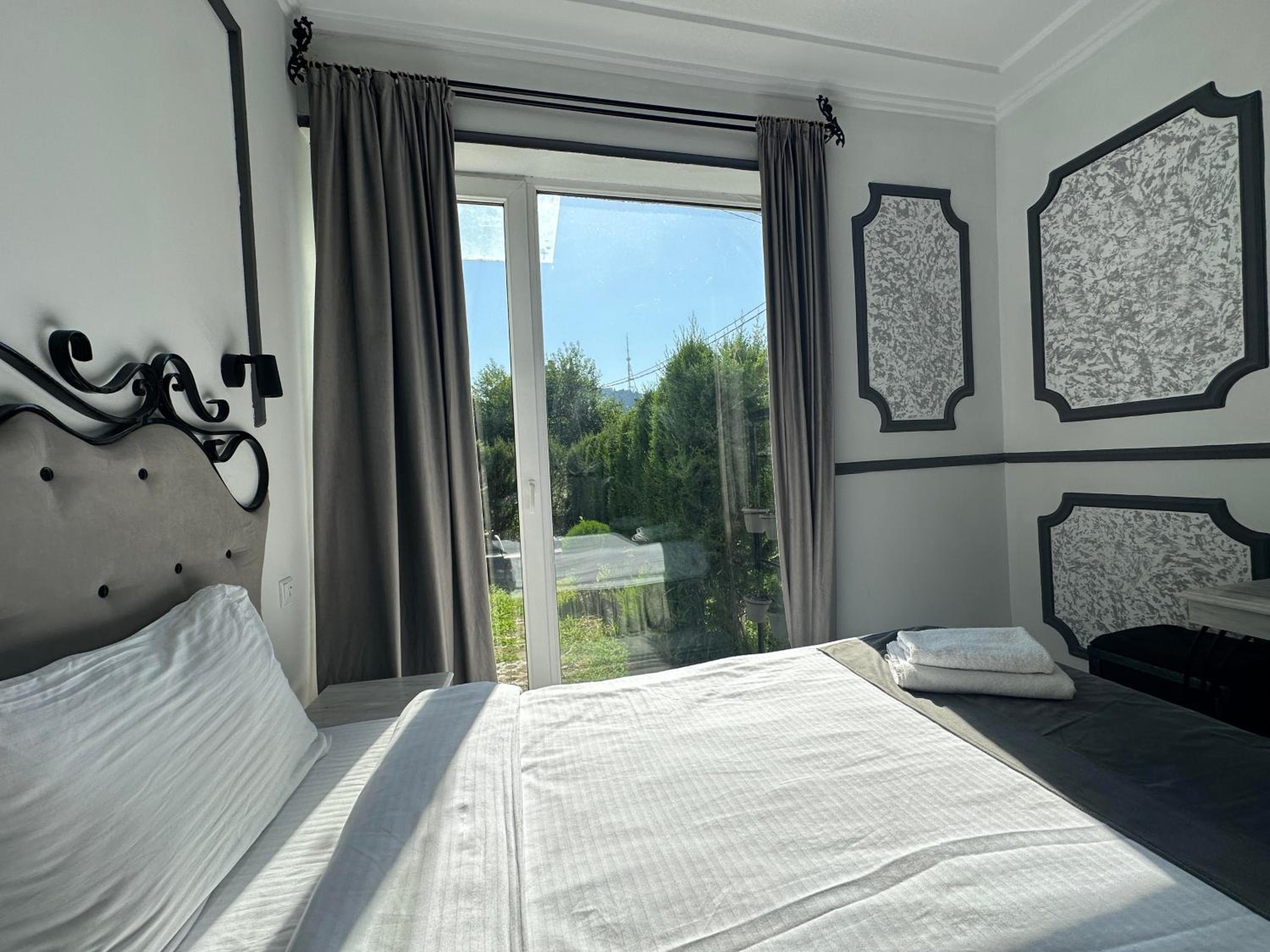 Double Room With Private Garden photo 3