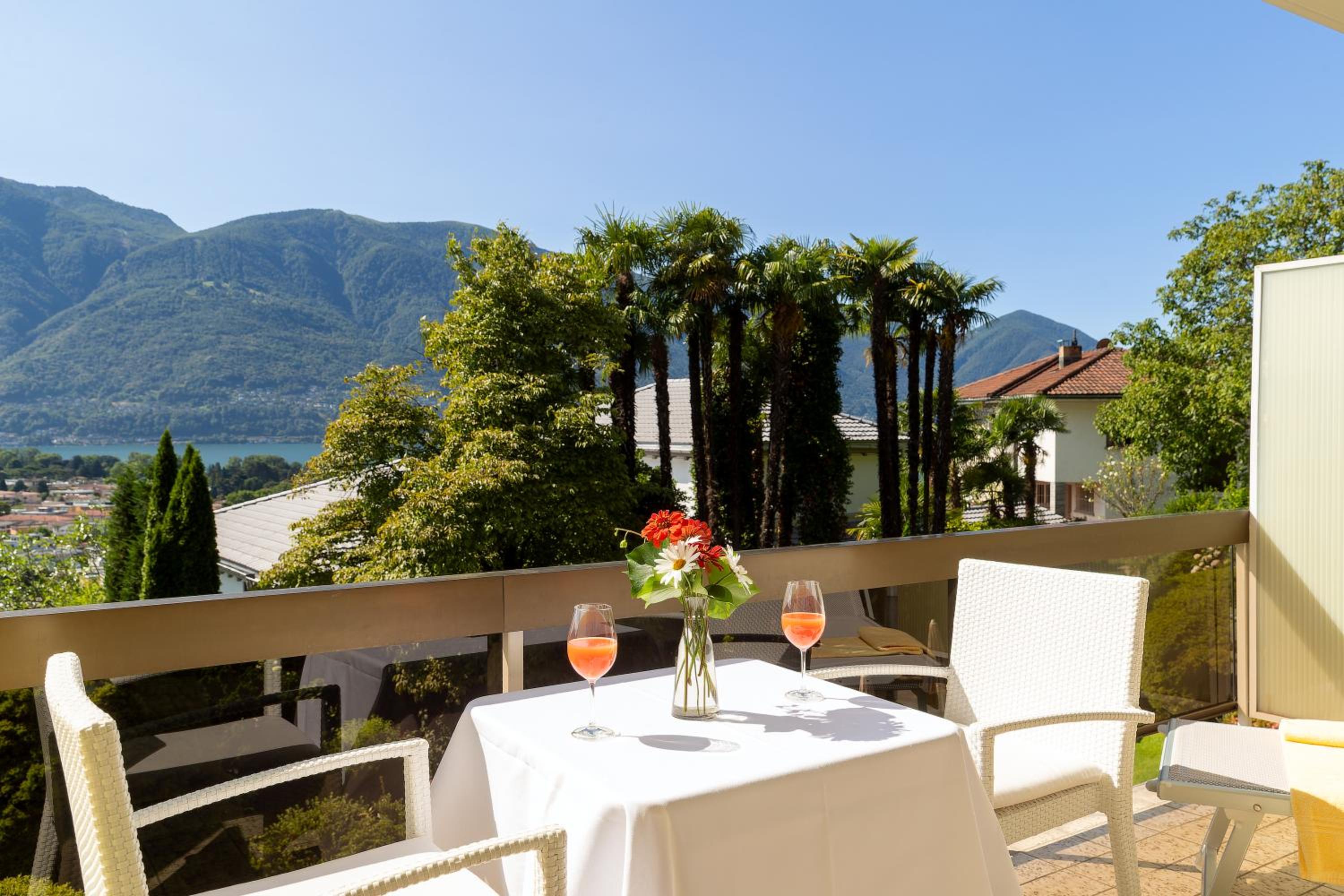 Superior Double Room with Balcony and Lake View photo 3