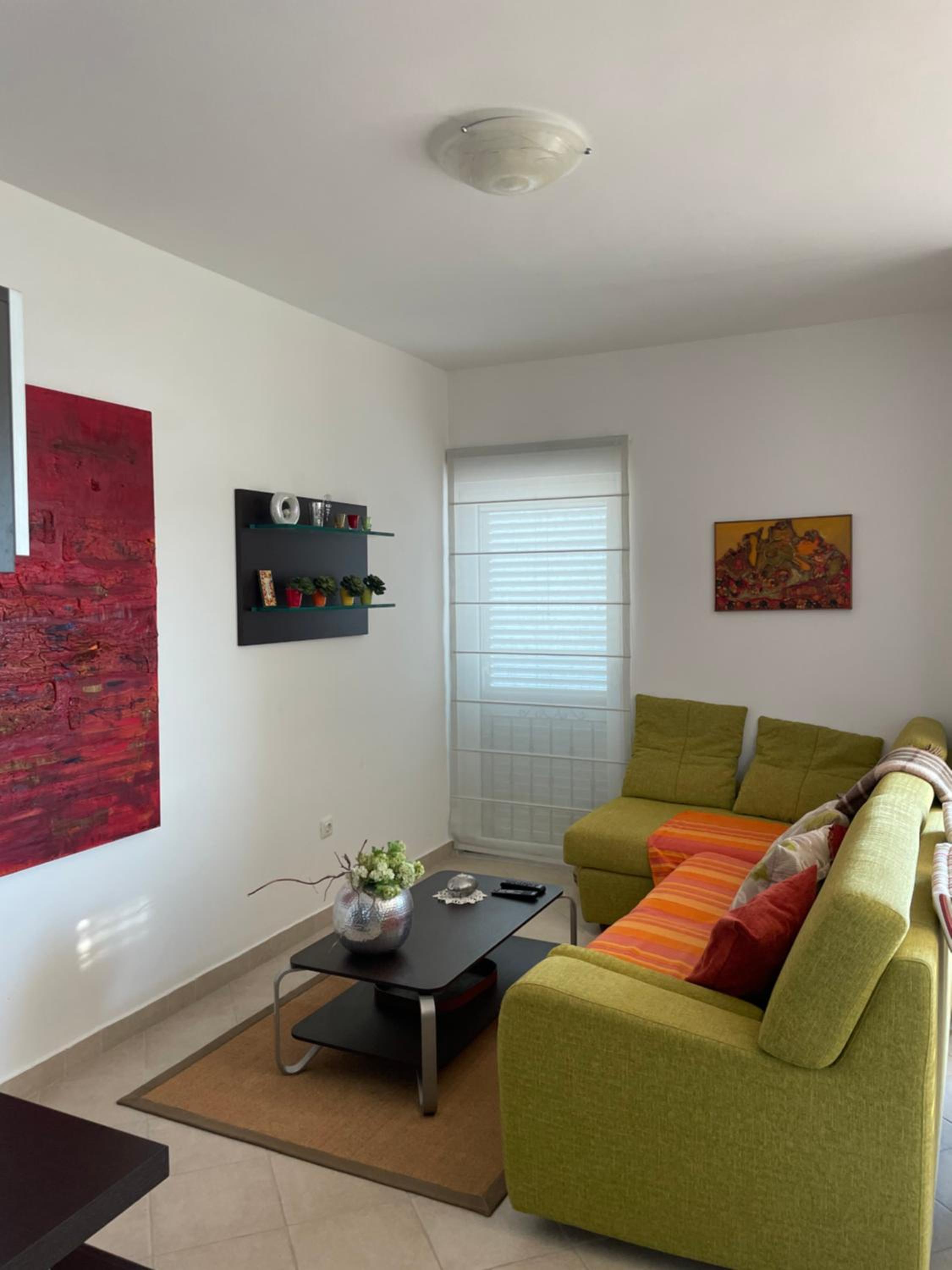 One-Bedroom Apartment photo 1