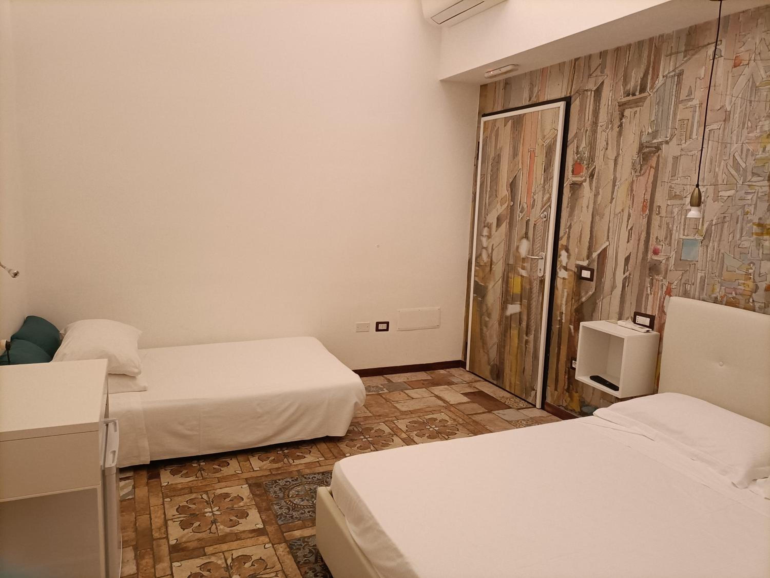 Deluxe Room (2 Adults + 1 Child) - Photo 5