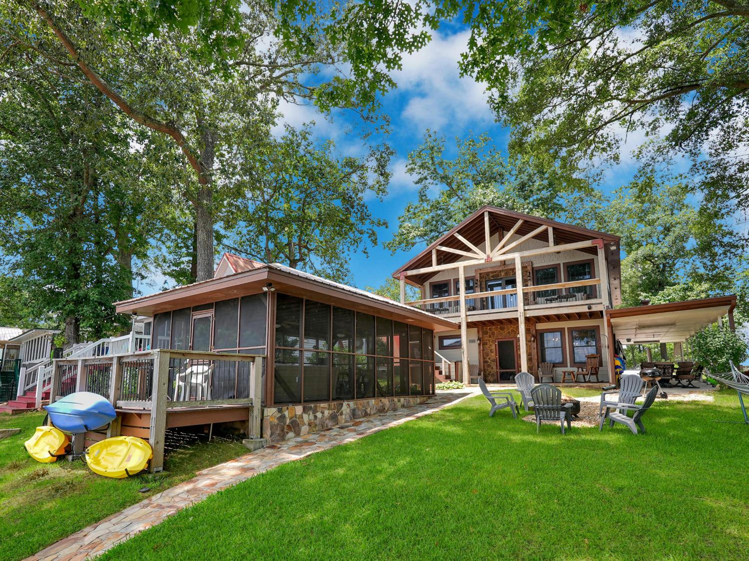 Three-Bedroom House photo 2
