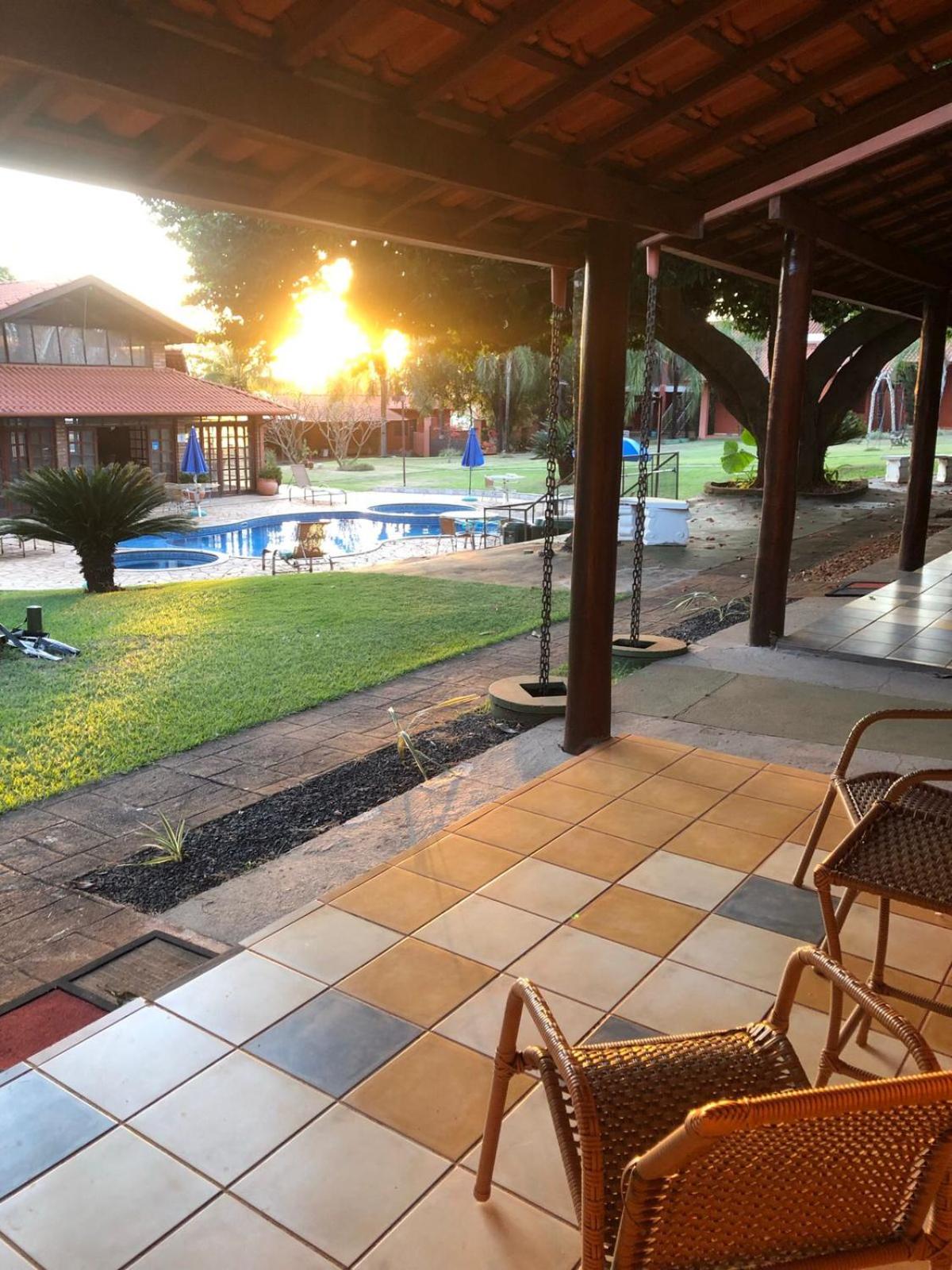 Double Room with Pool View - Photo 12