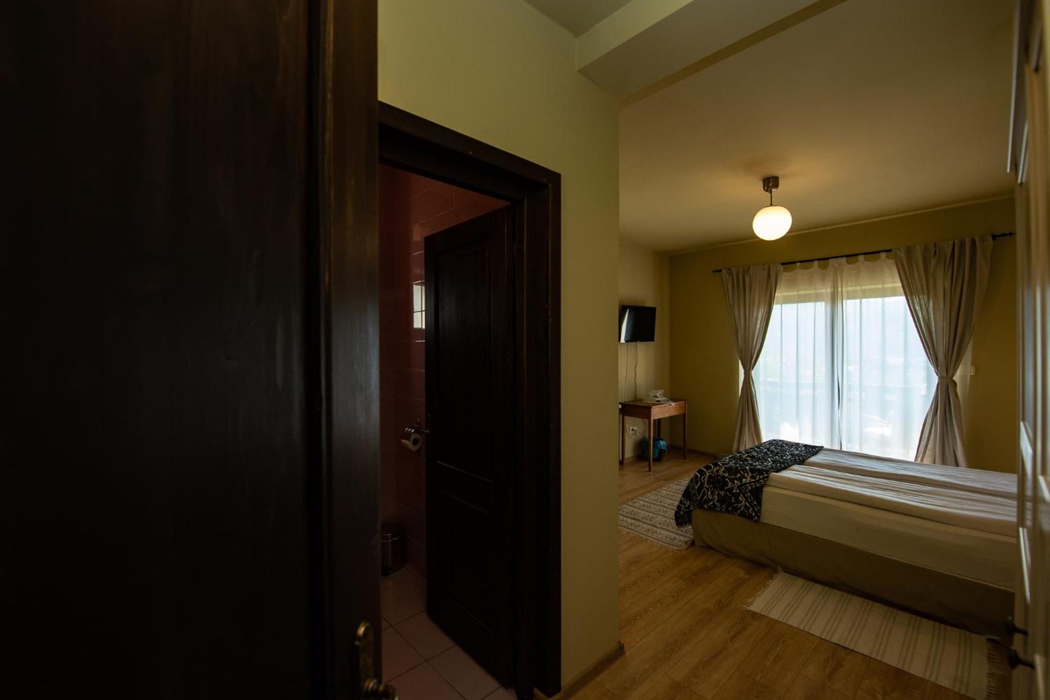 Double Room - Photo 12