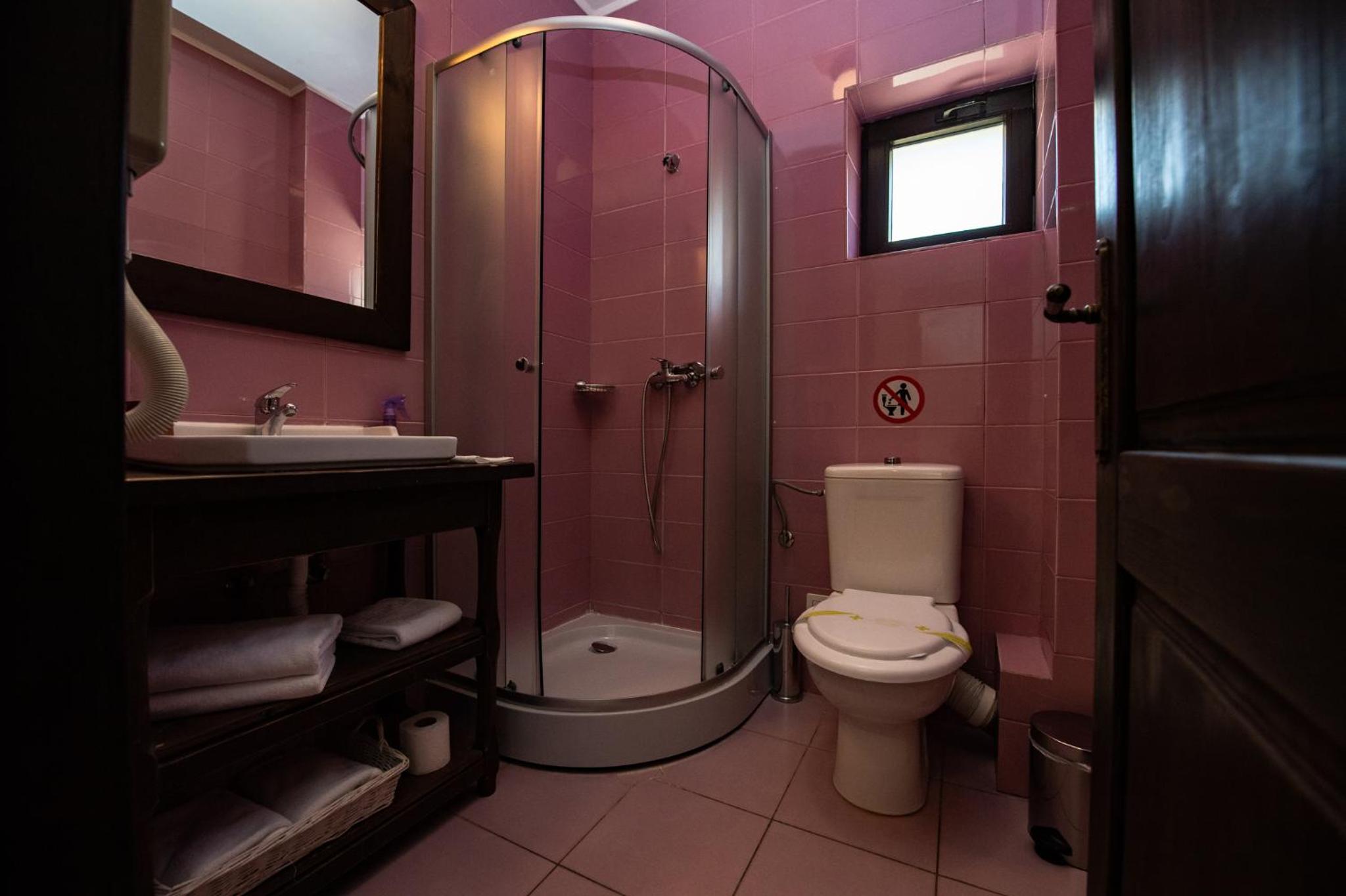 Double Room - Photo 7