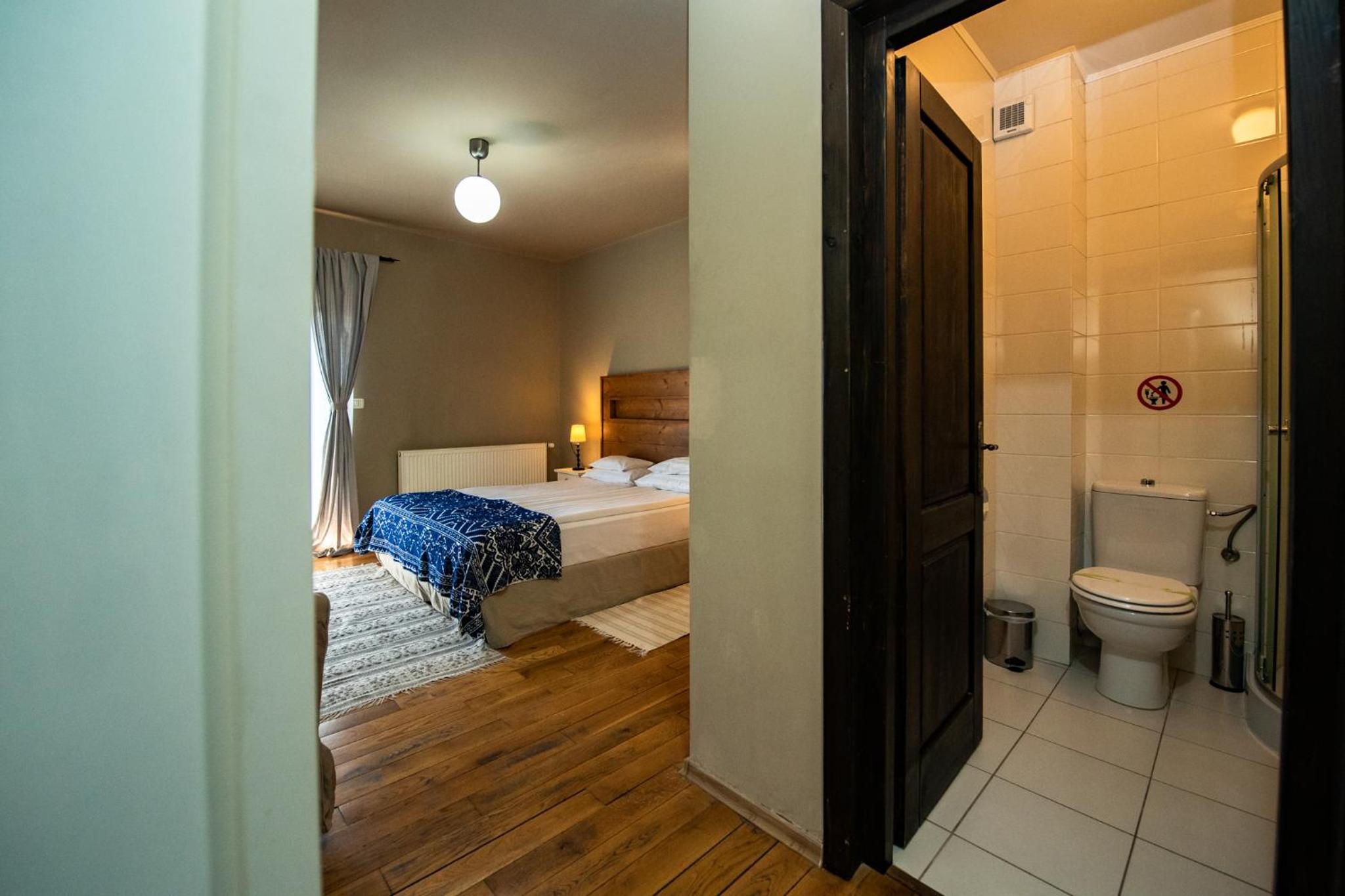 Double Room - Photo 11
