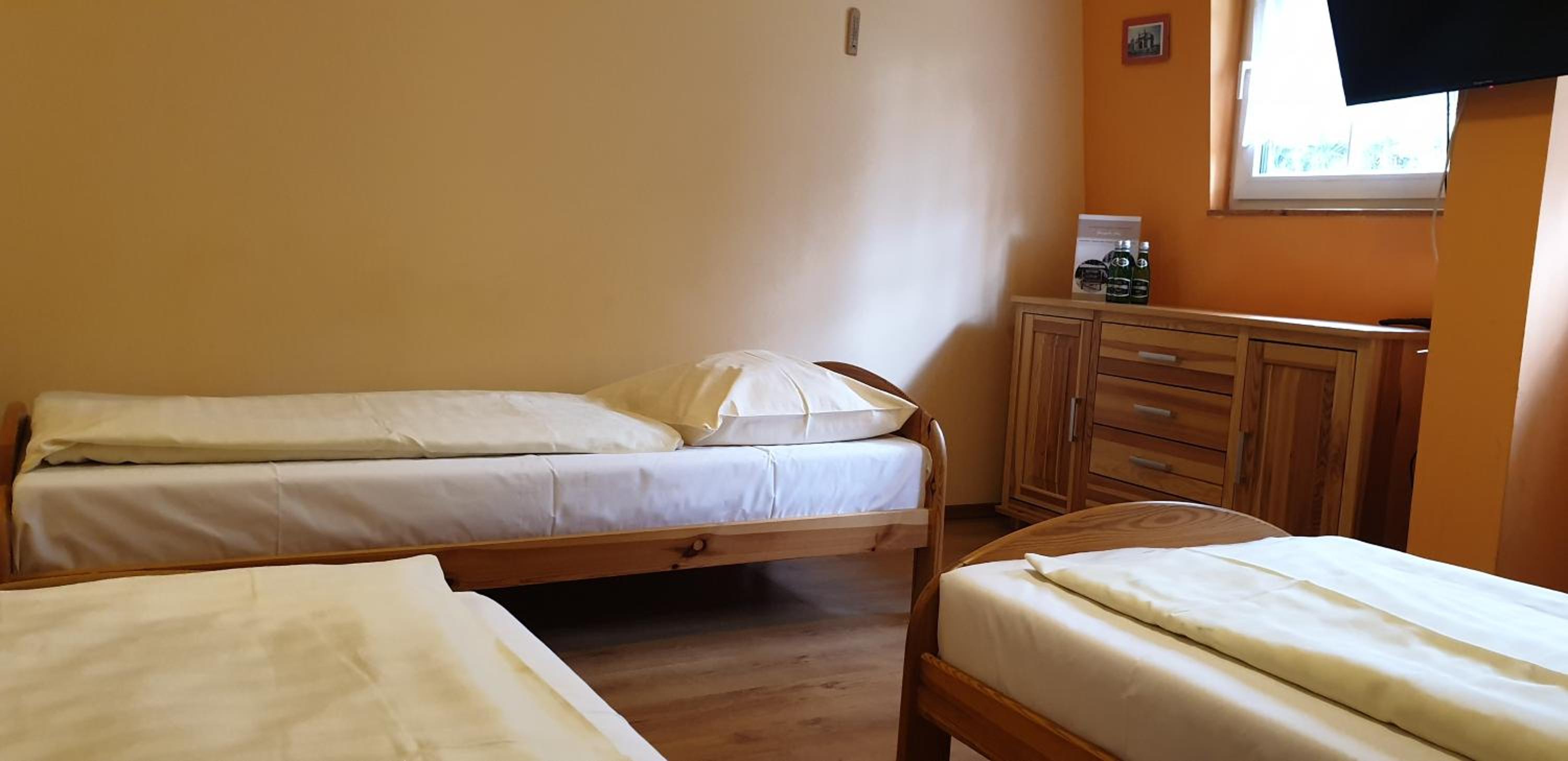 Triple Room with Private Bathroom - Photo 4