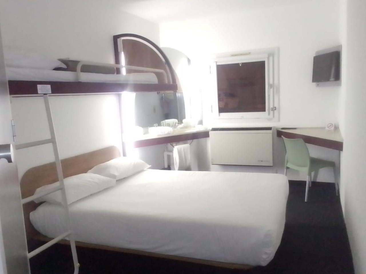 Standard Triple Room - Photo 4