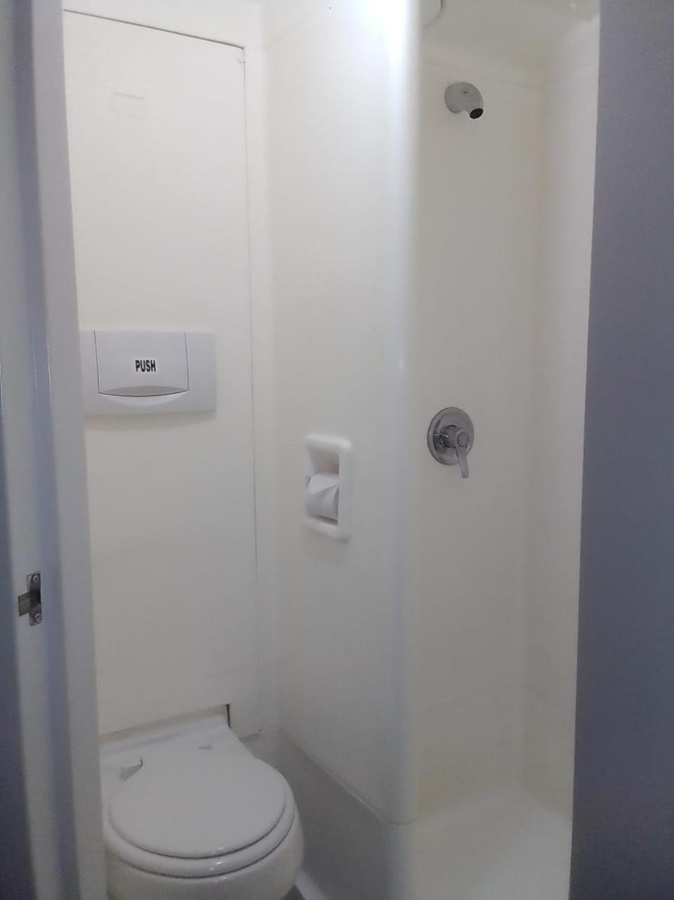 Standard Triple Room - Photo 9