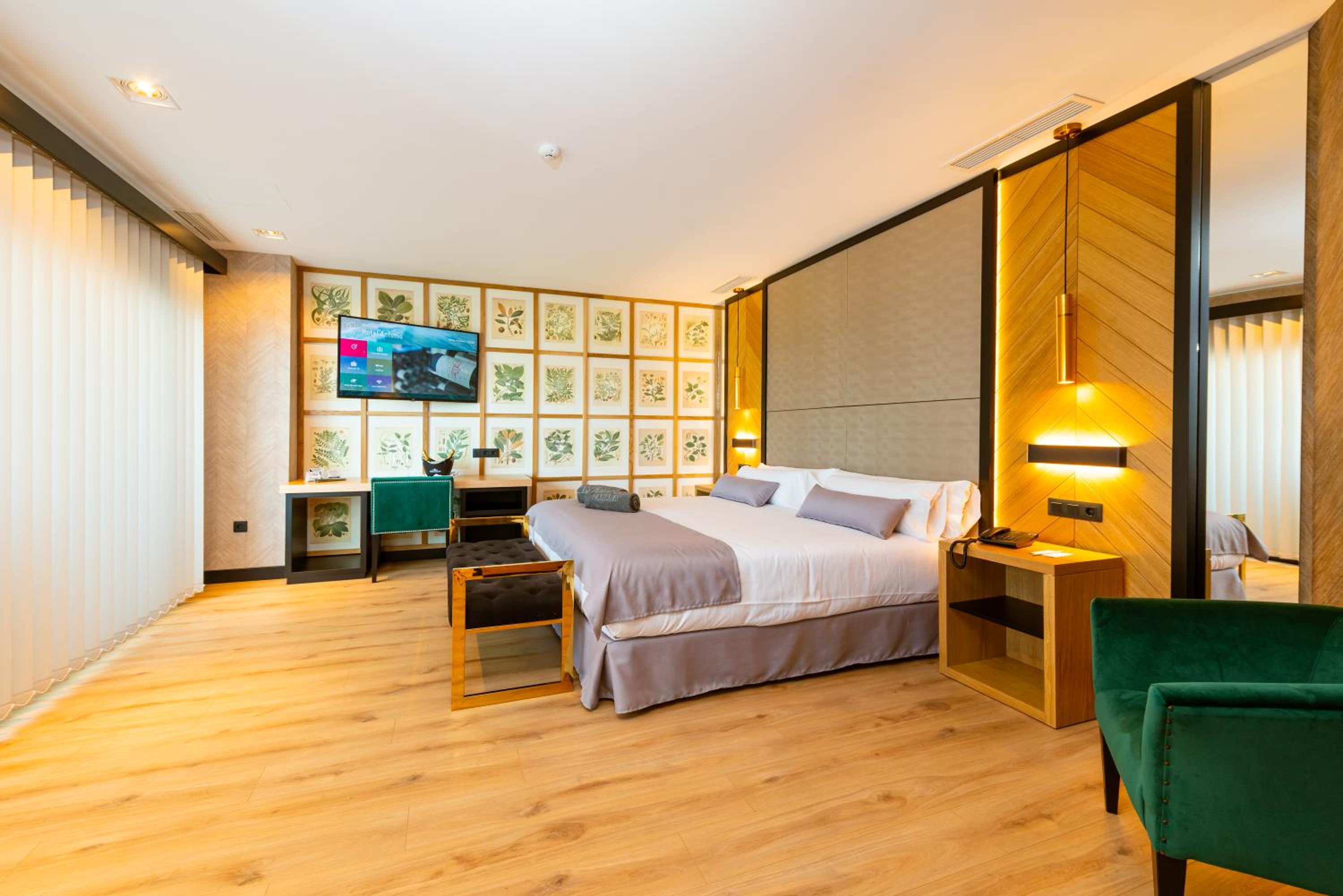 Deluxe Suite with Sea View photo 3