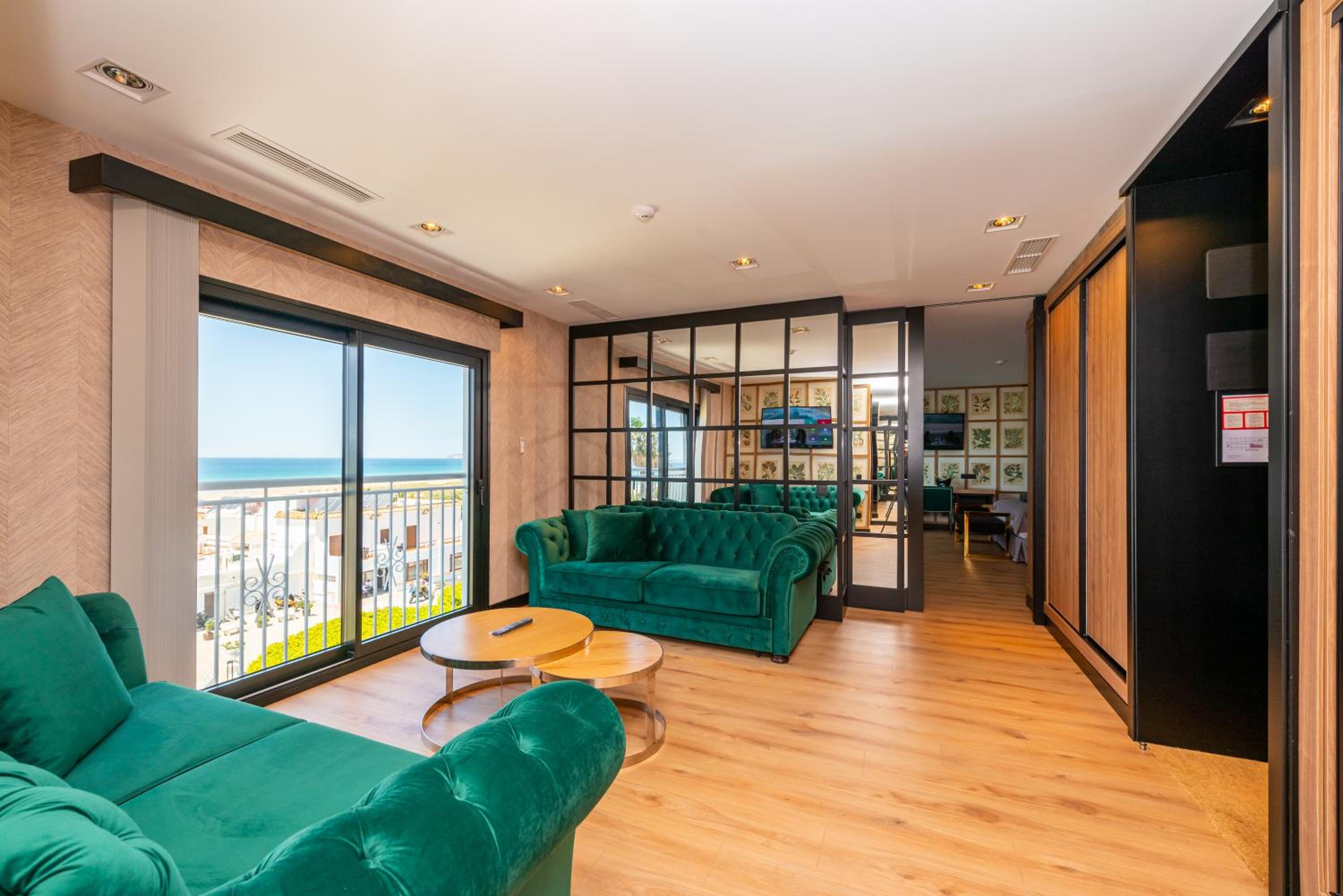 Deluxe Suite with Sea View photo 2