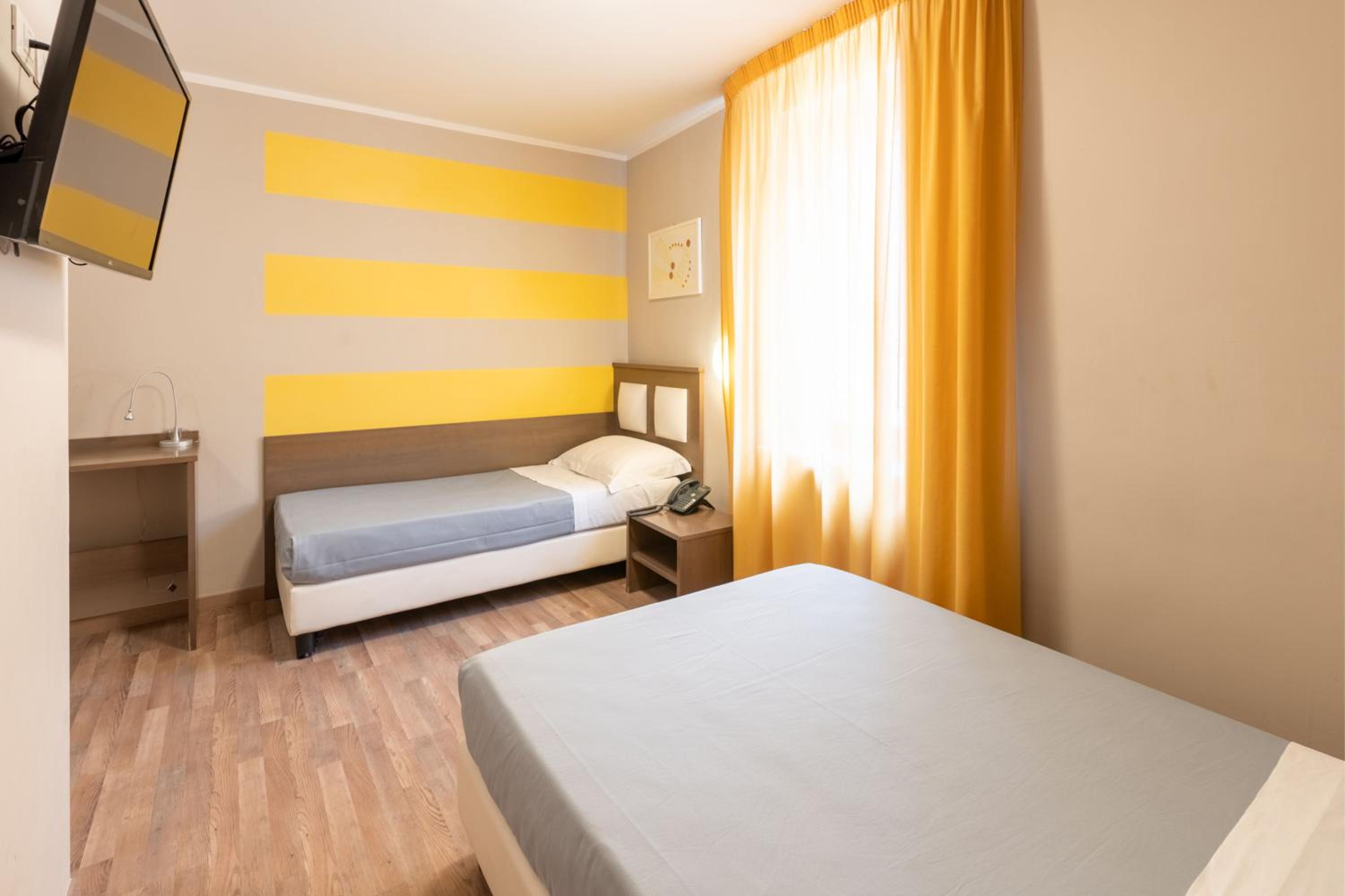 Twin Room - Photo 5
